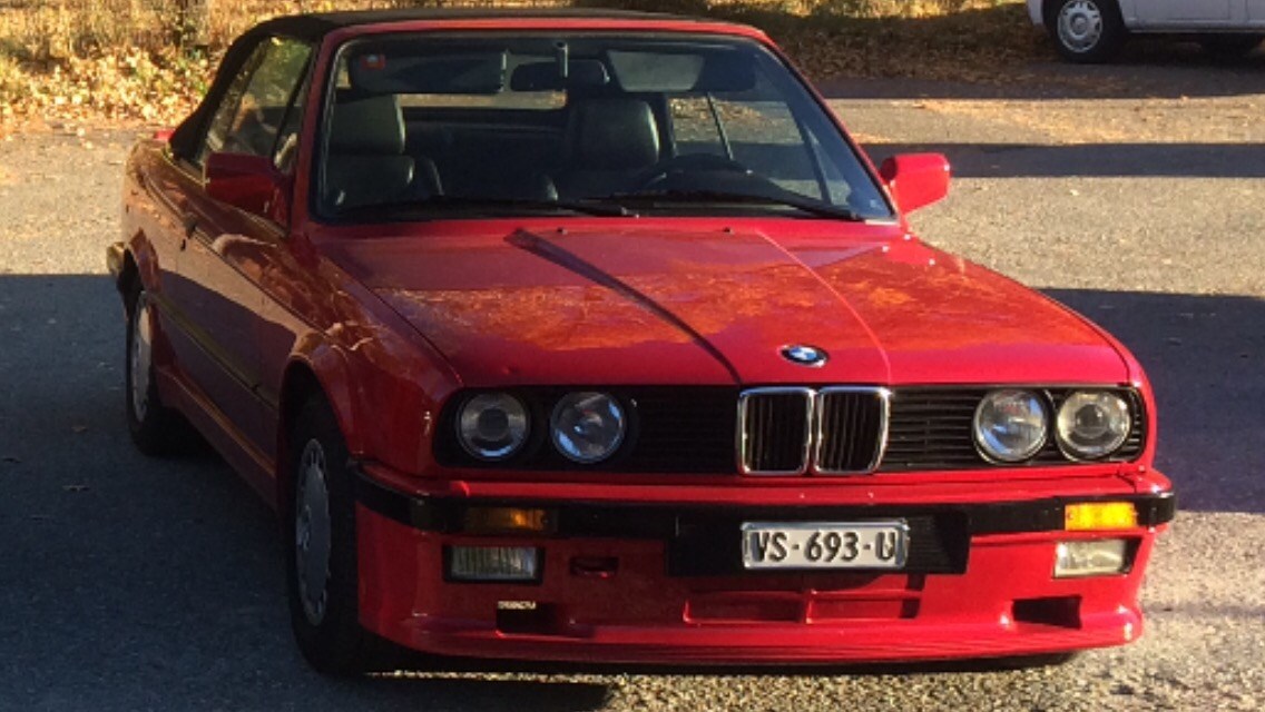 BMW 320i Cabrio-image-9