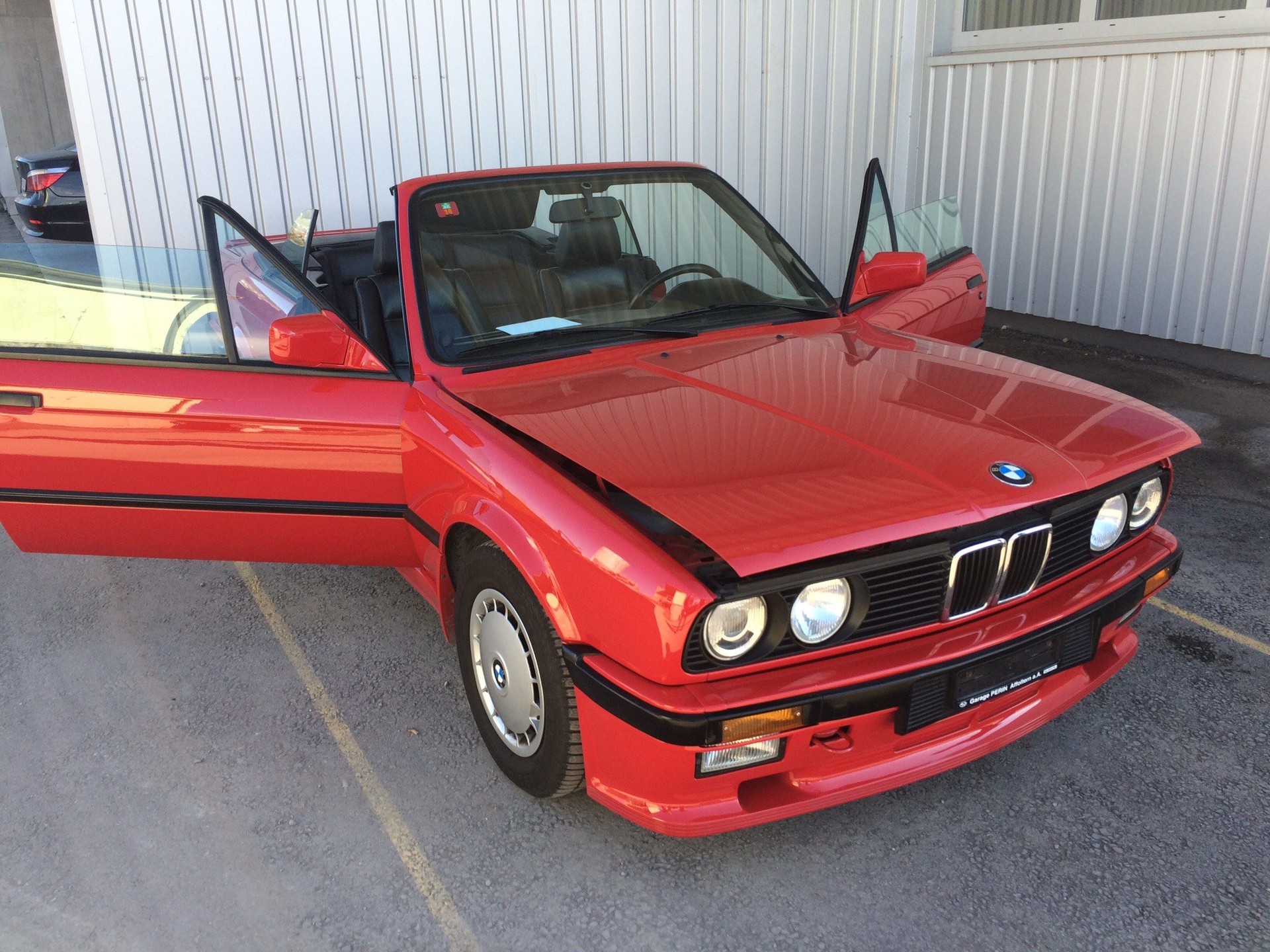 BMW 320i Cabrio-image-7