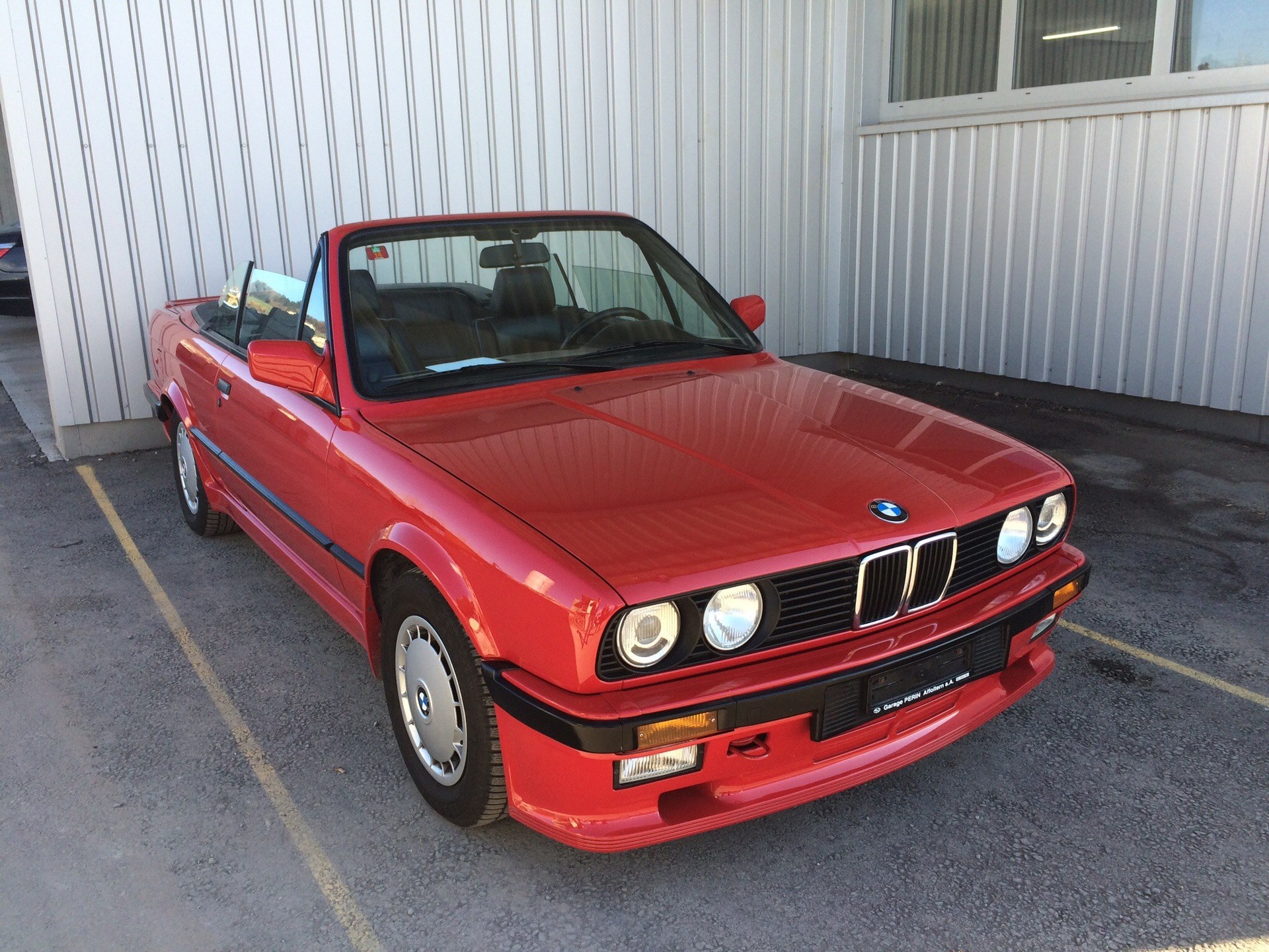 BMW 320i Cabrio-image-8