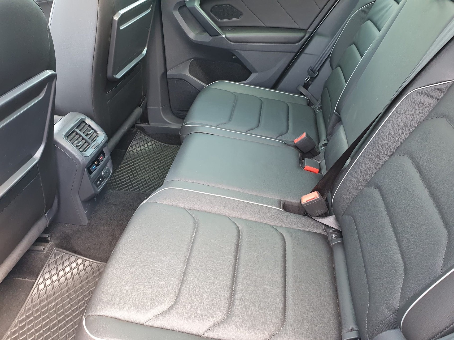 VW Tiguan 2.0 TDI SCR Sound 4Motion DSG-image-9
