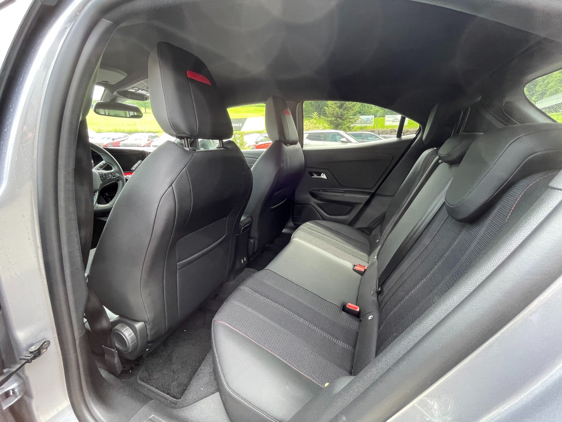 VW Tiguan 2.0 TDI SCR Sound 4Motion DSG-image-8