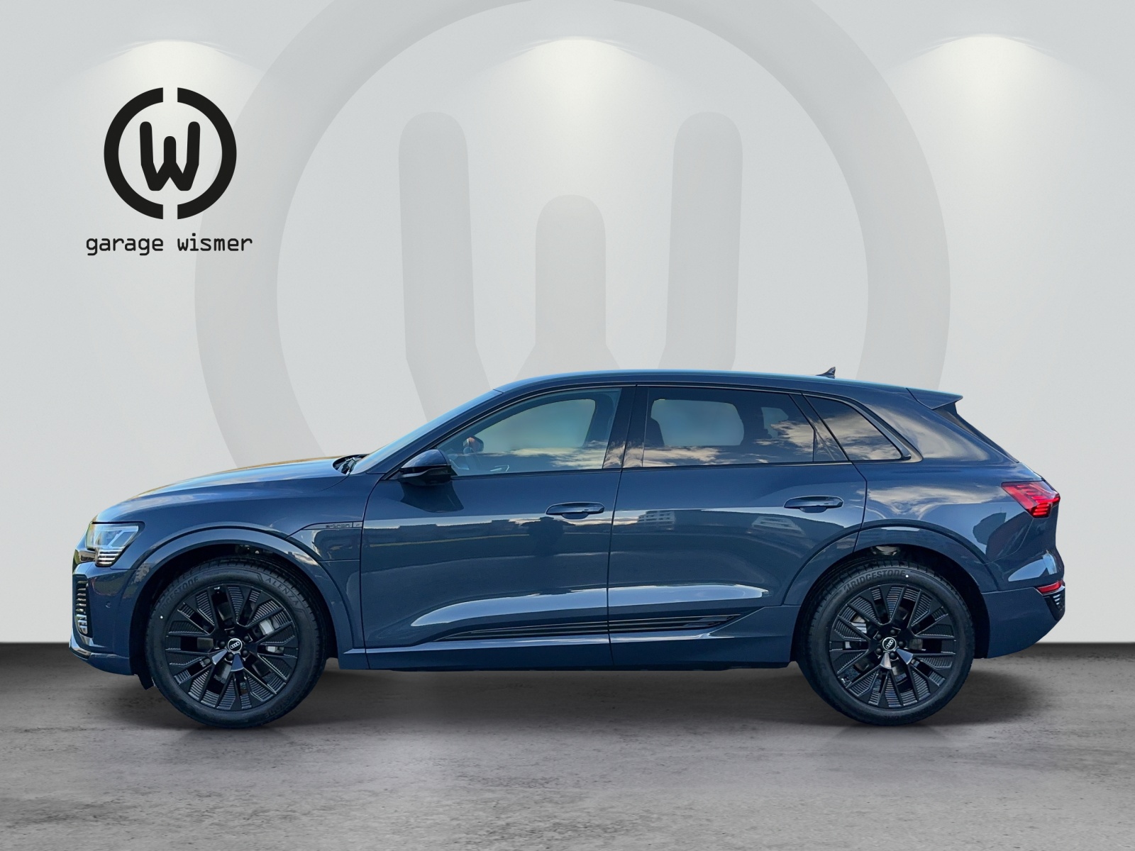 AUDI Q8 50 e-tron S line quattro-image-1