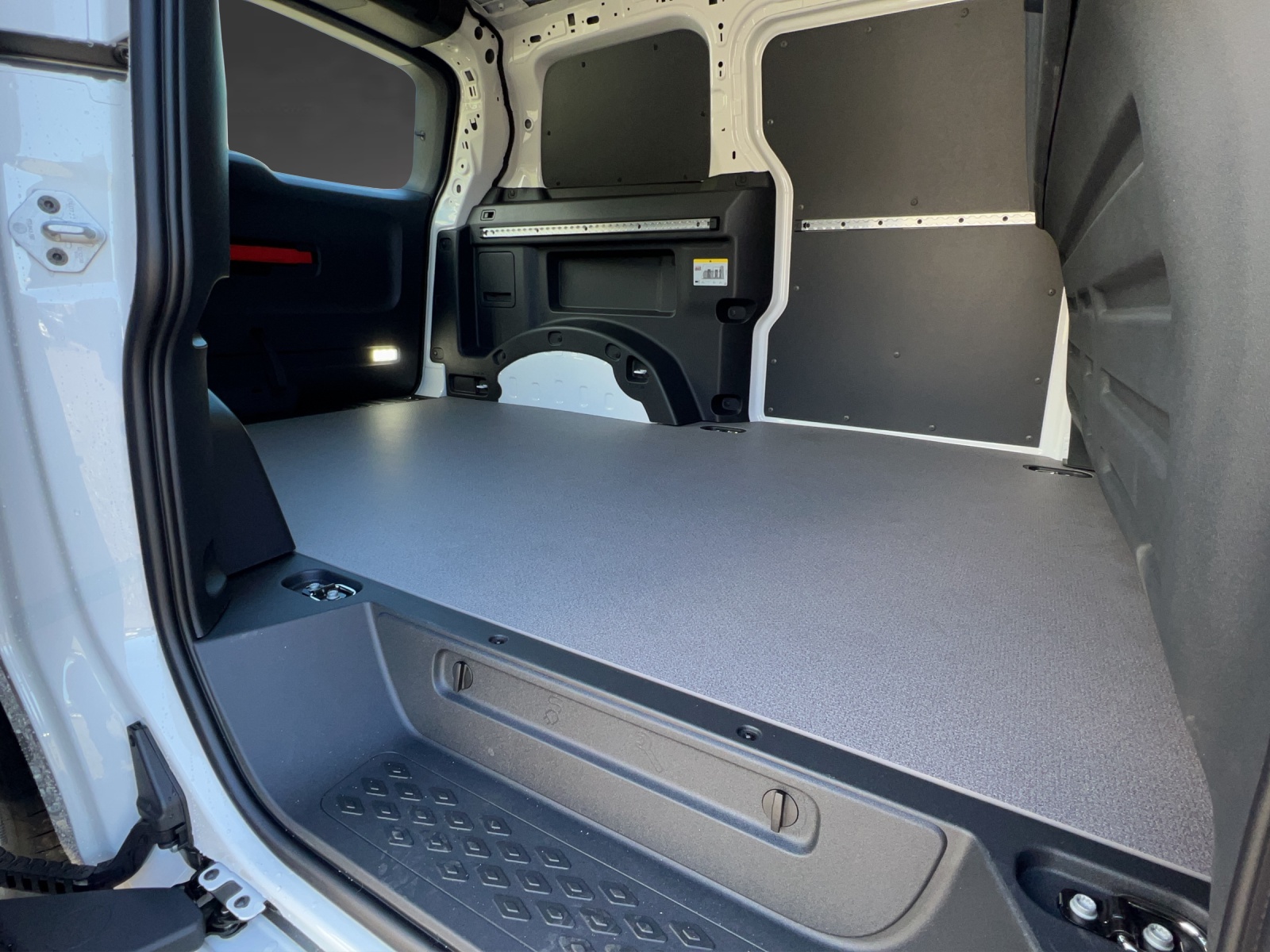 VW ID. Buzz Cargo-image-6