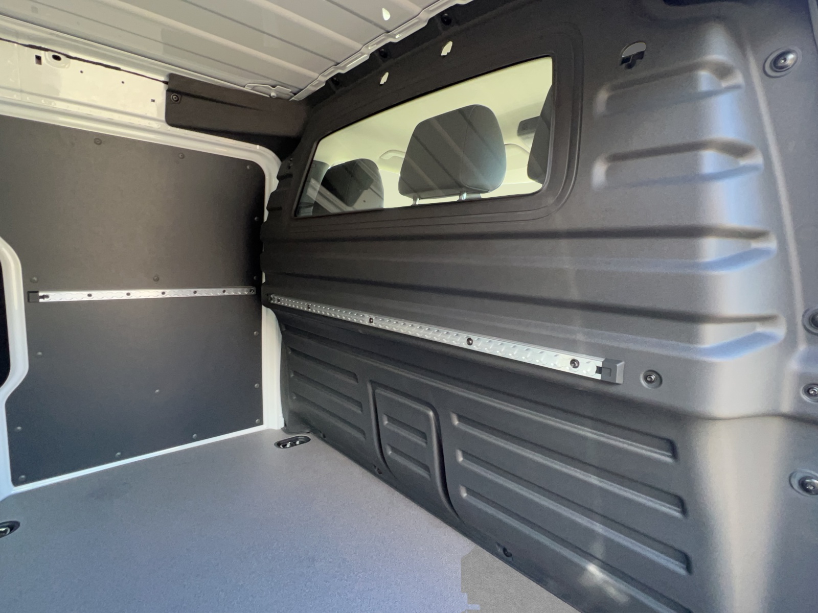 VW ID. Buzz Cargo-image-7