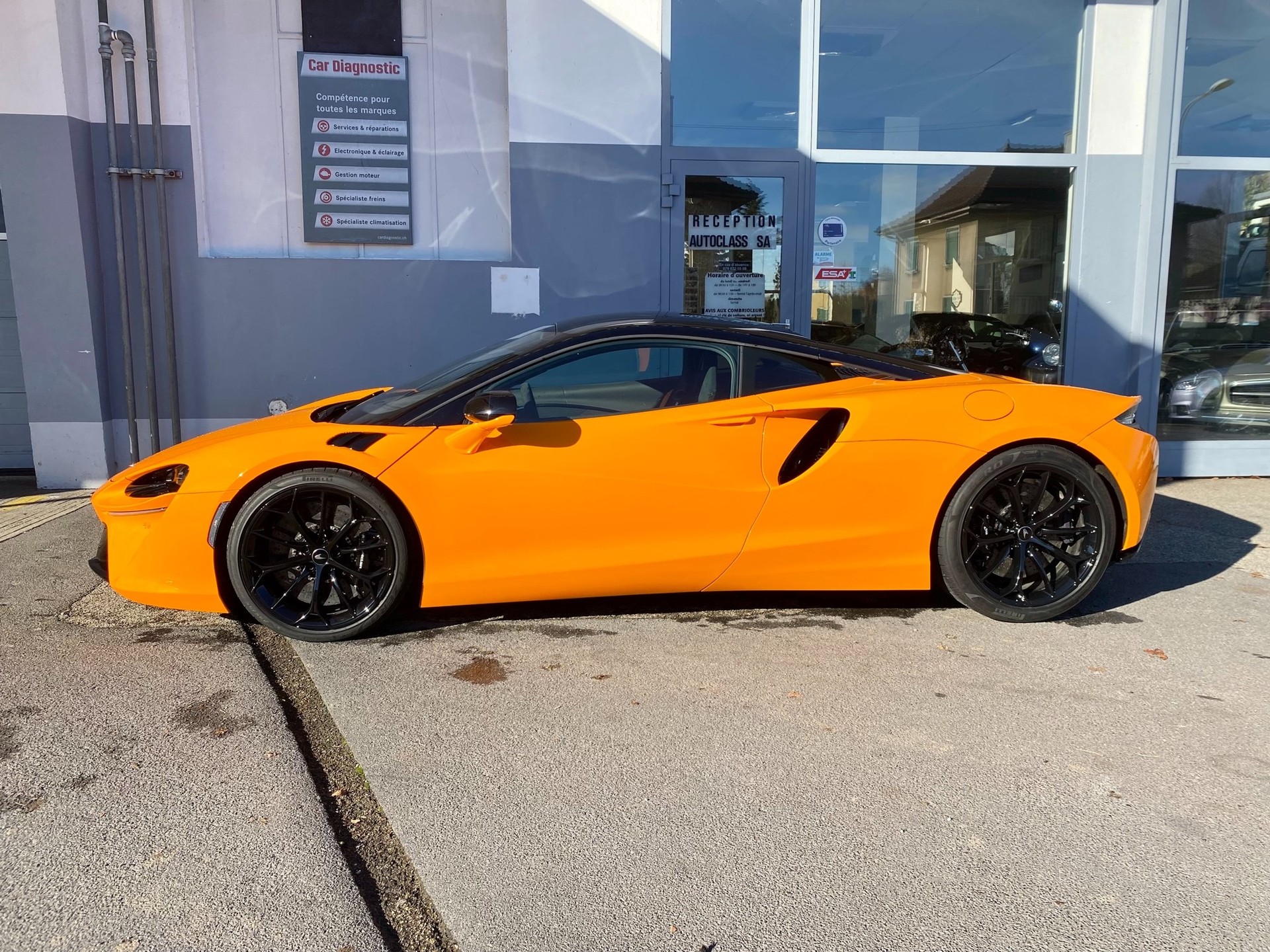 McLAREN ARTURA 3.0 V6-showroom-element-1