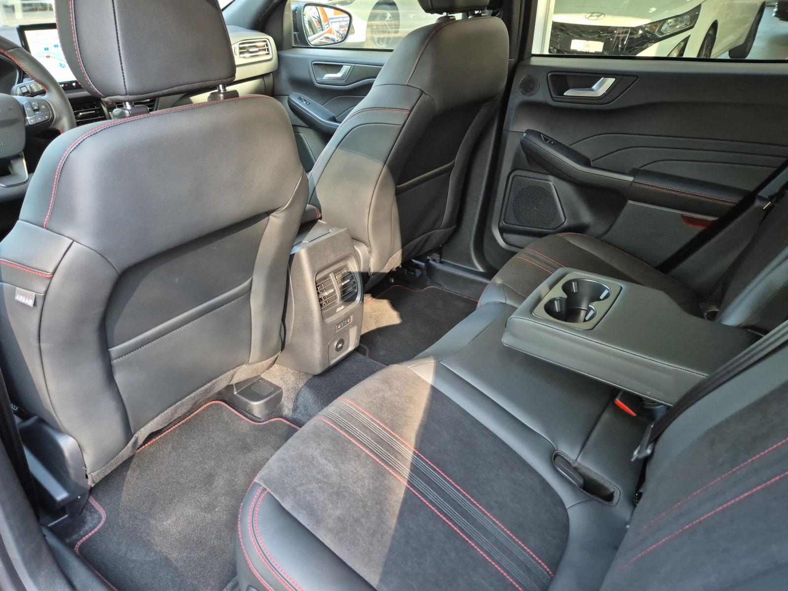 FORD Kuga 2.5 Hybrid ST-Line X 4x4-image-8