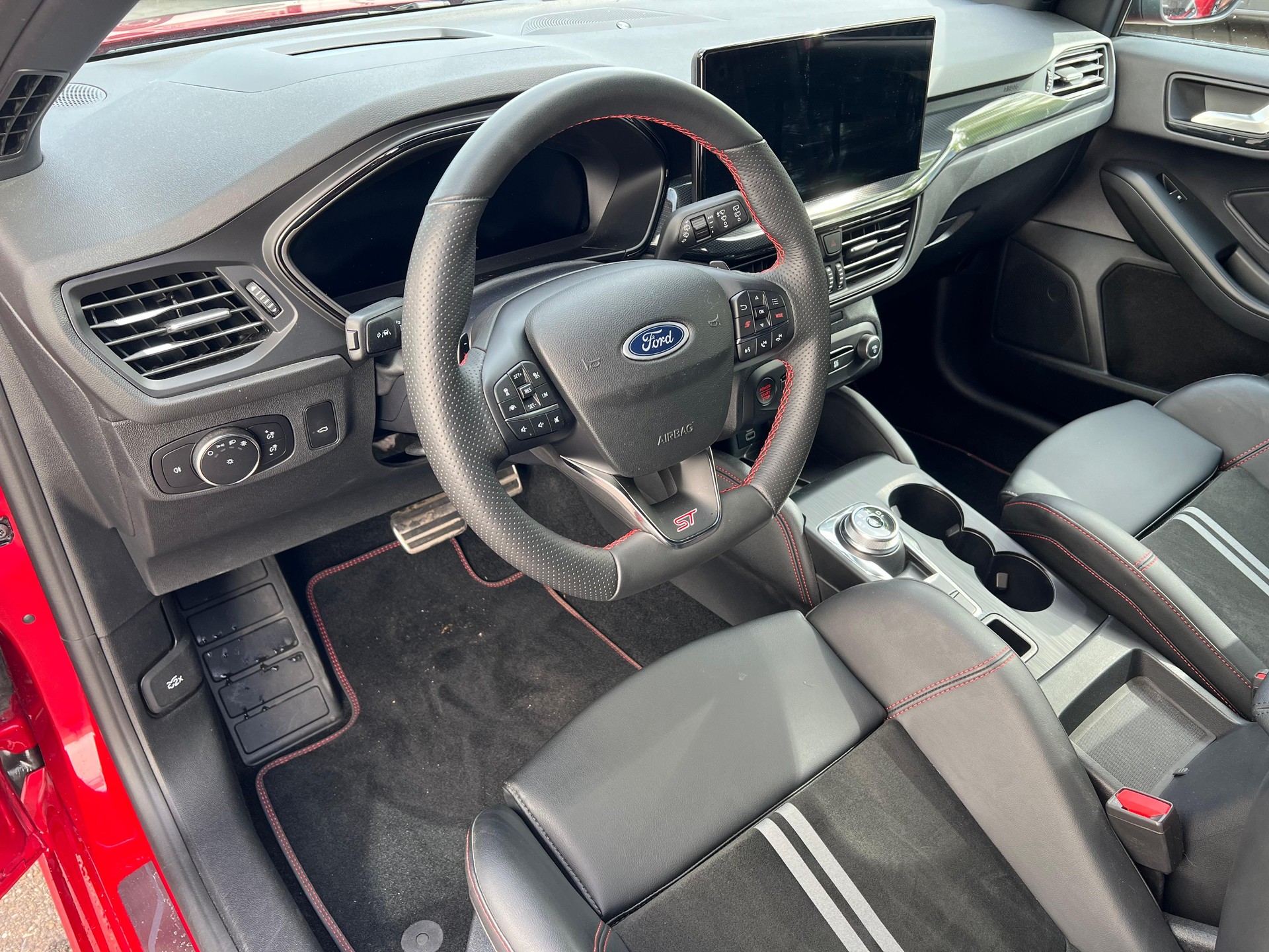 FORD Focus Station Wagon 2.3 EcoB ST-image-9