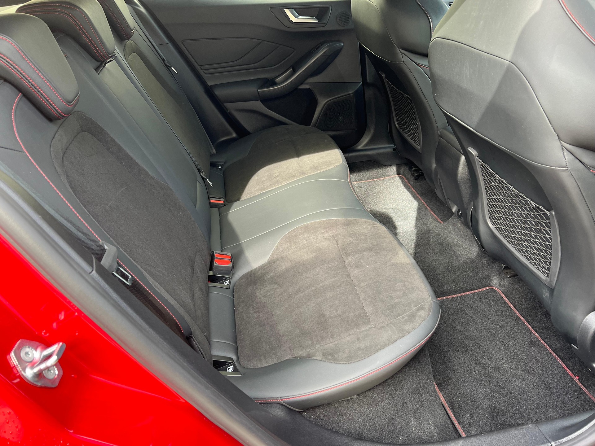 FORD Focus Station Wagon 2.3 EcoB ST-image-11