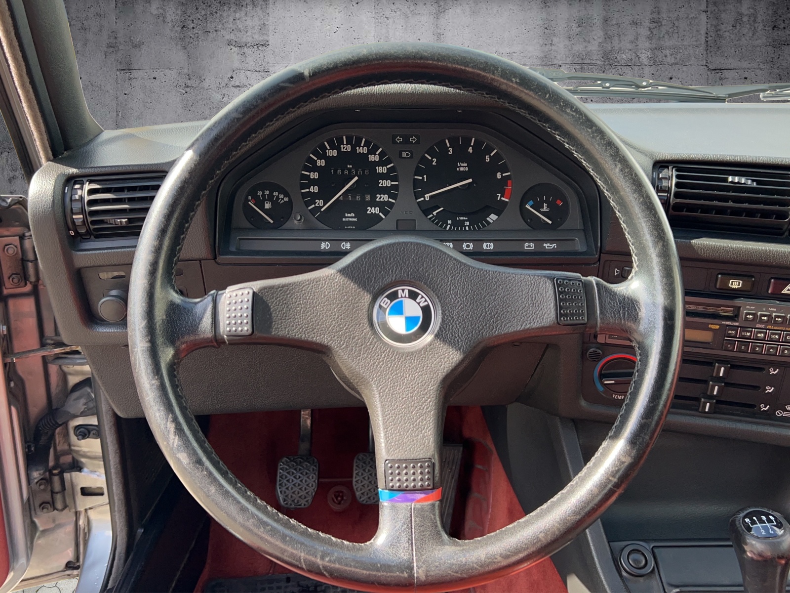 BMW 325i Cabrio-image-19