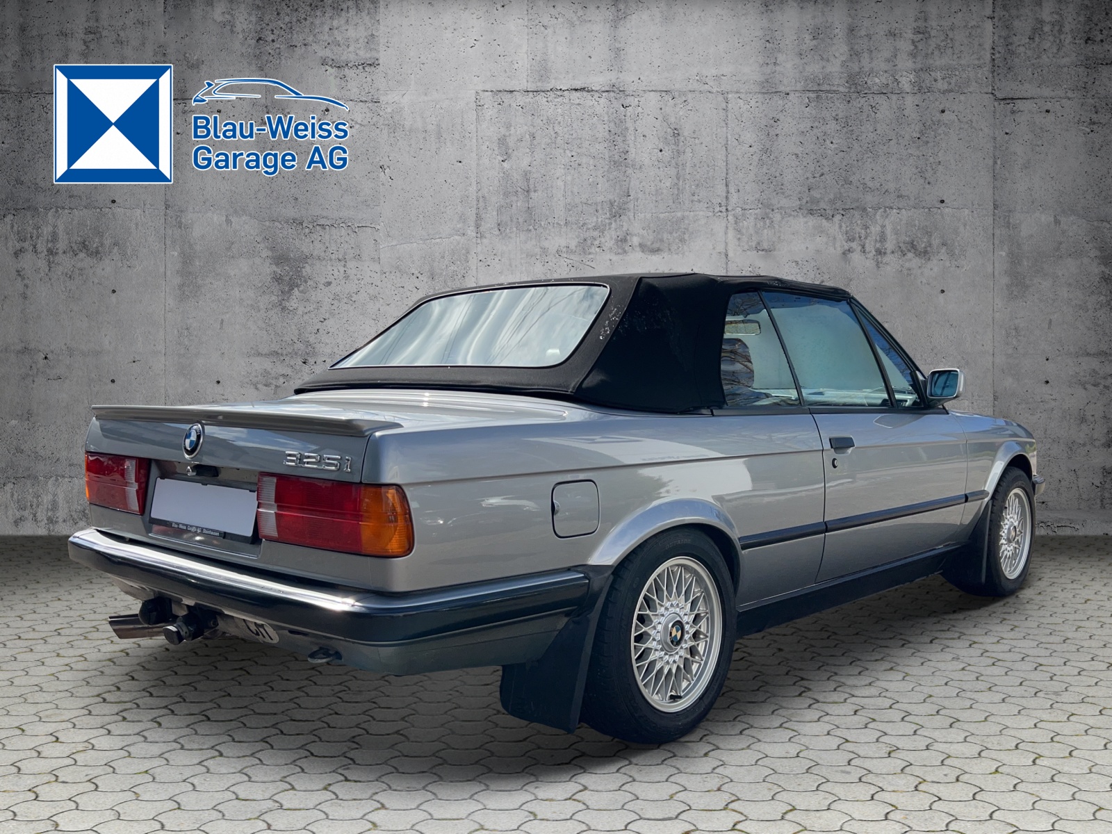 BMW 325i Cabrio-image-11