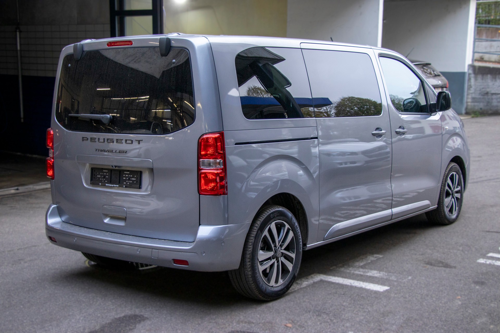 PEUGEOT Traveller 2.0 BlueHDi Business Standard EAT8-showroom-element-3