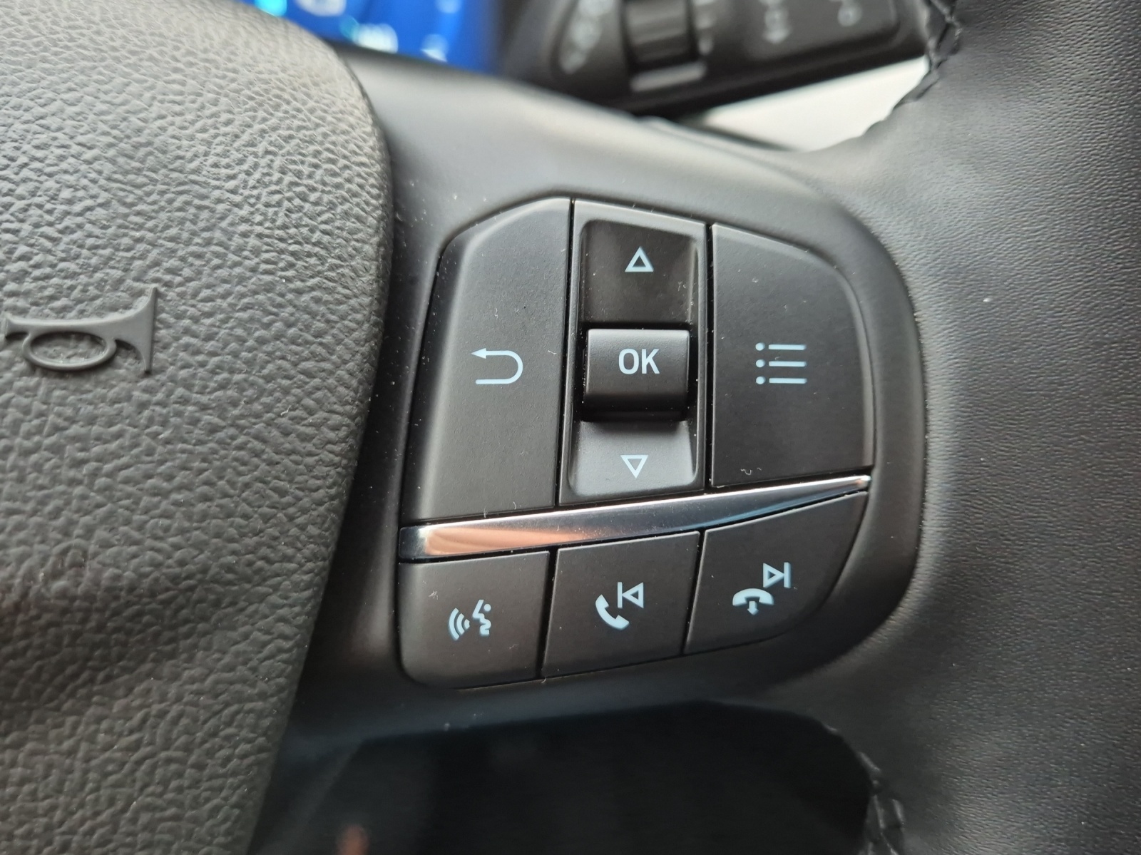 FORD Kuga 2.5 FHEV Titanium 4WD-image-16