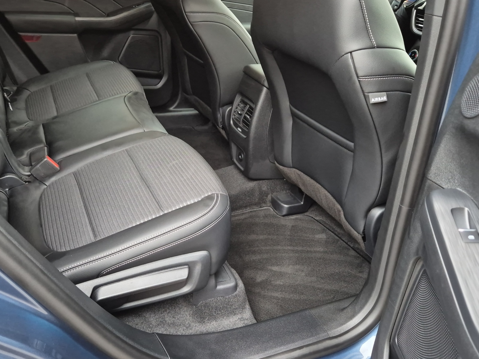 FORD Kuga 2.5 FHEV Titanium 4WD-image-19