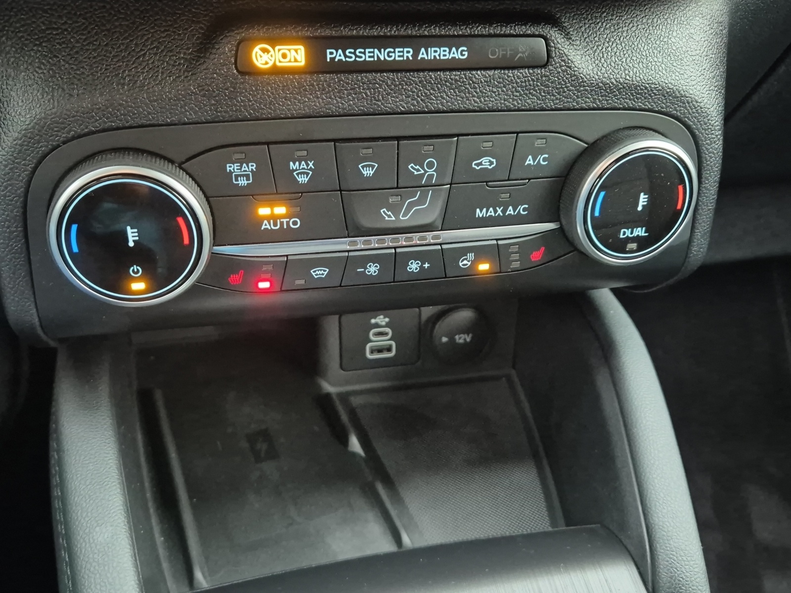 FORD Kuga 2.5 FHEV Titanium 4WD-image-15