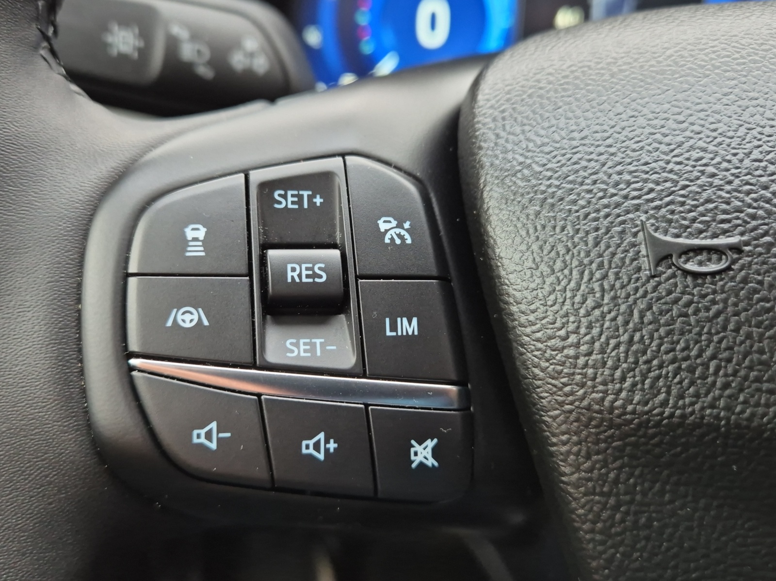 FORD Kuga 2.5 FHEV Titanium 4WD-image-14