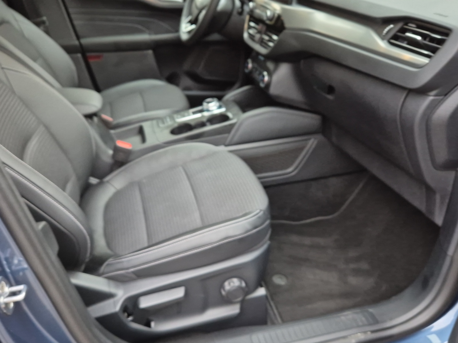 FORD Kuga 2.5 FHEV Titanium 4WD-image-18