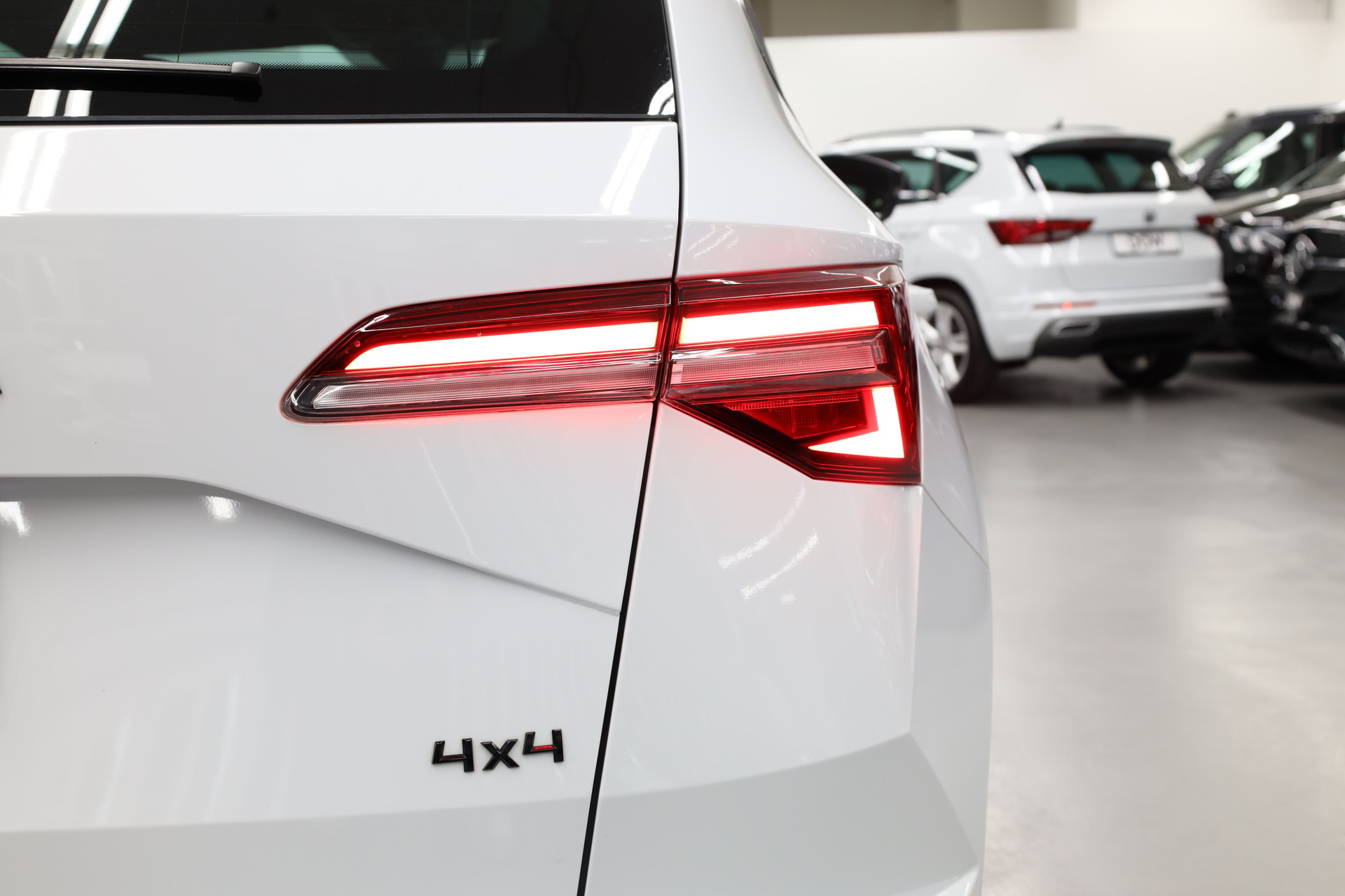 SKODA Karoq 2.0 TSI SportLine 4x4 DSG-image-9