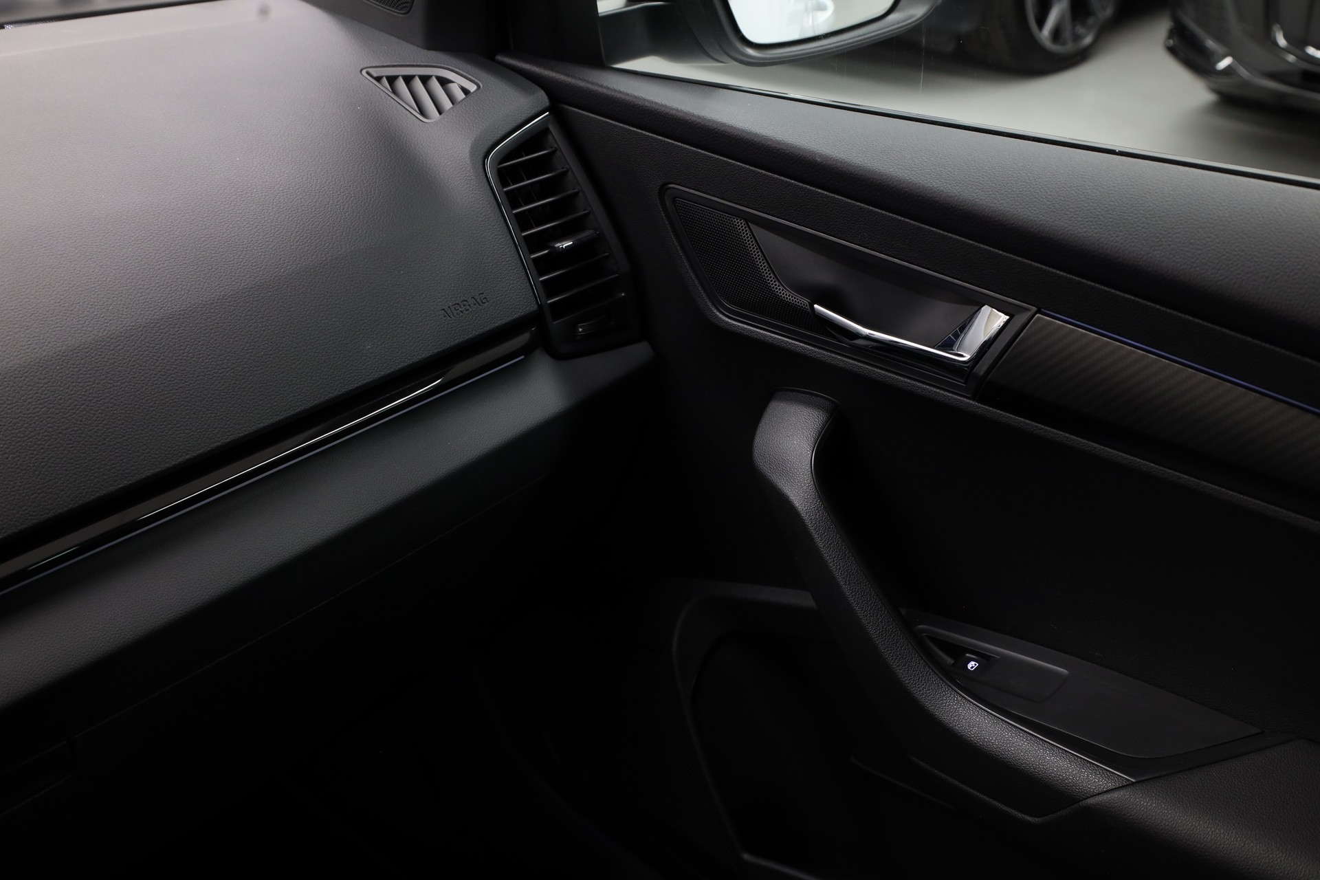 SKODA Karoq 2.0 TSI SportLine 4x4 DSG-image-21