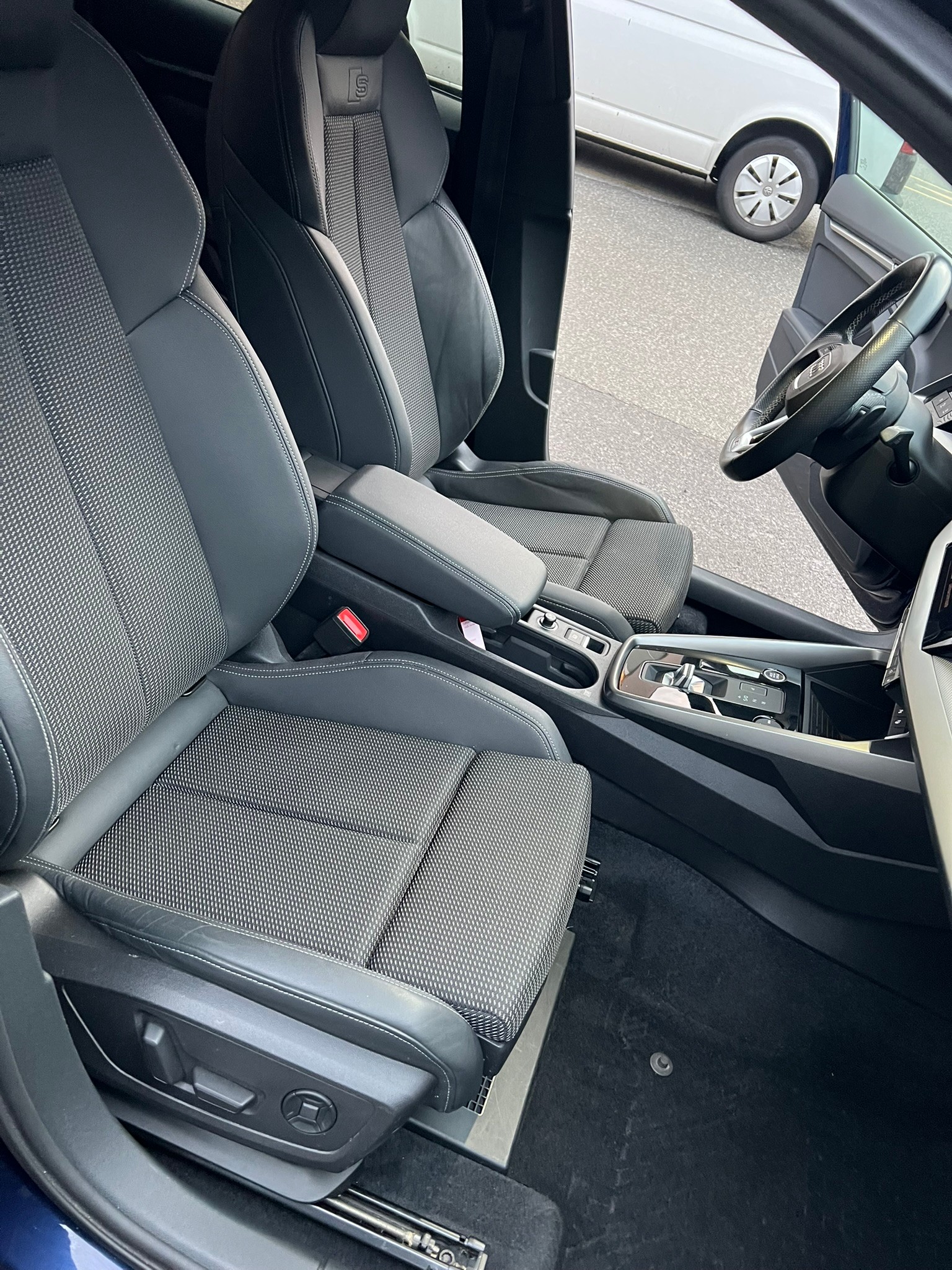 AUDI A3 Sportback 40 TFSI e S line S-tronic-image-8