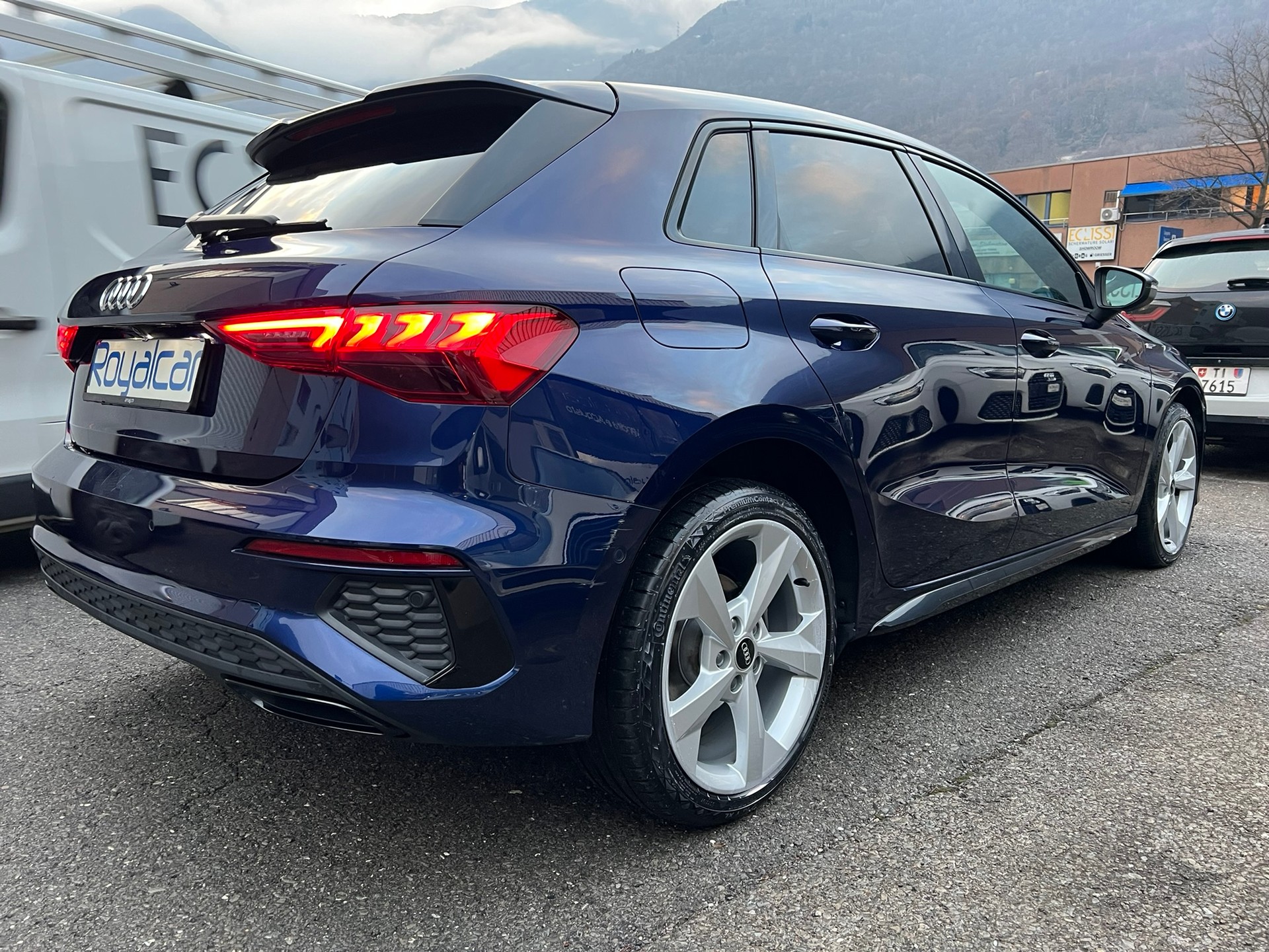 AUDI A3 Sportback 40 TFSI e S line S-tronic-image-3