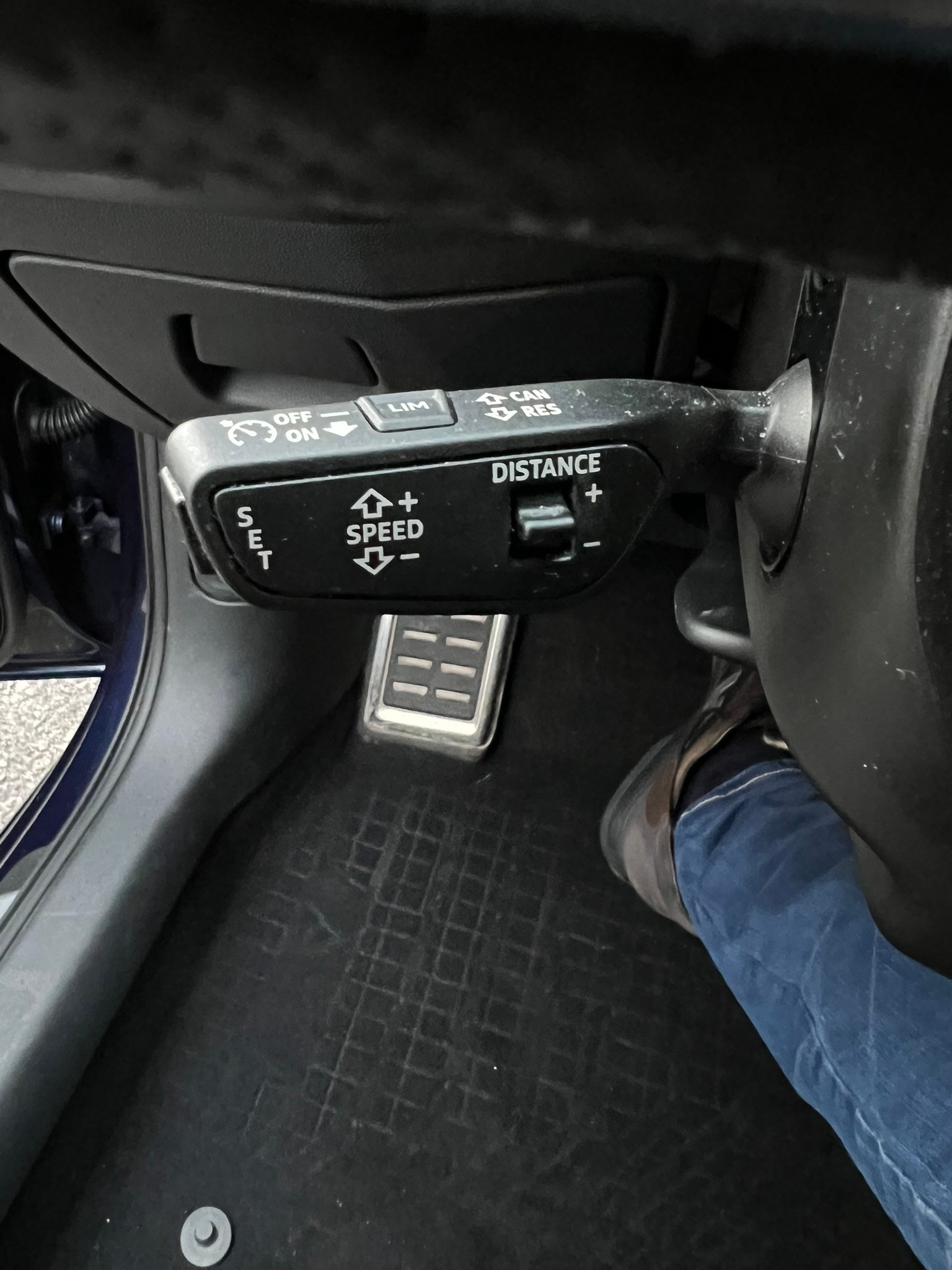 AUDI A3 Sportback 40 TFSI e S line S-tronic-image-12
