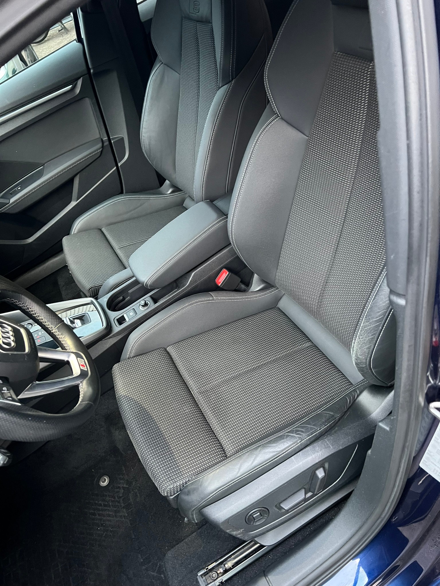 AUDI A3 Sportback 40 TFSI e S line S-tronic-image-6