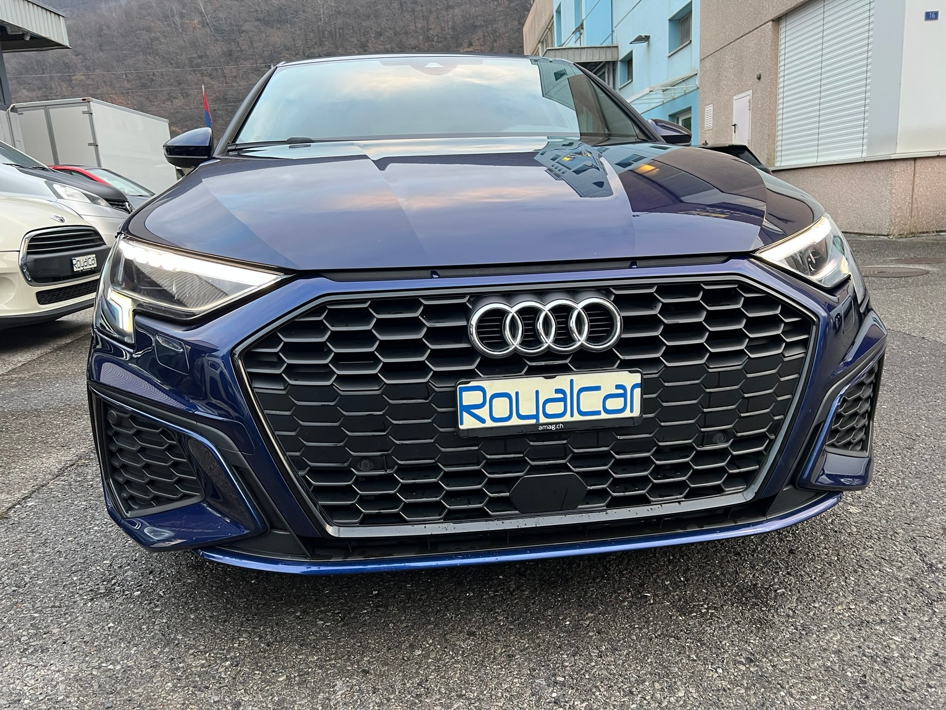 AUDI A3 Sportback 40 TFSI e S line S-tronic-image-2