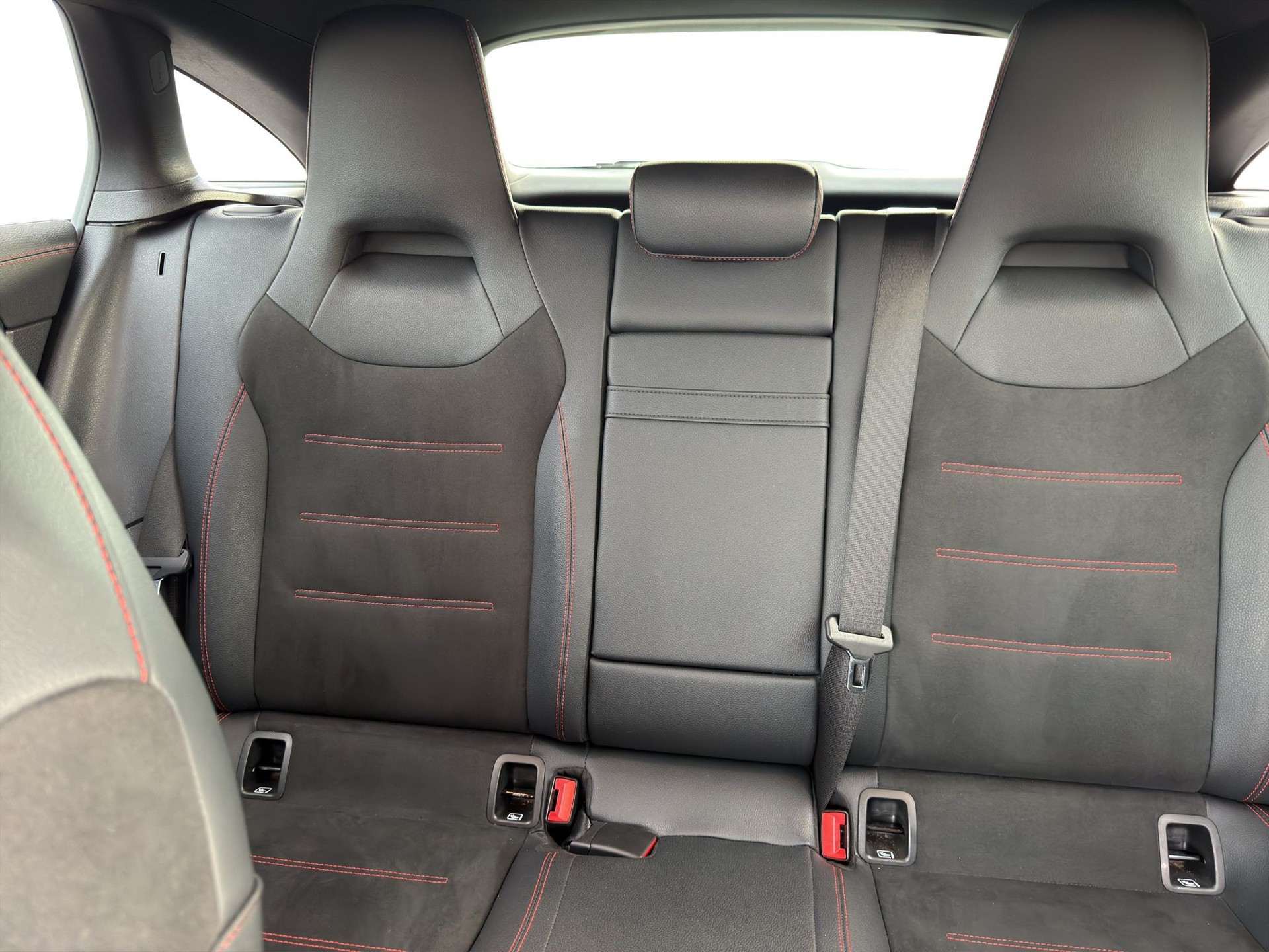 MERCEDES-BENZ CLA Shooting Brake 250 4Matic 7G-DCT AMG Line-image-14