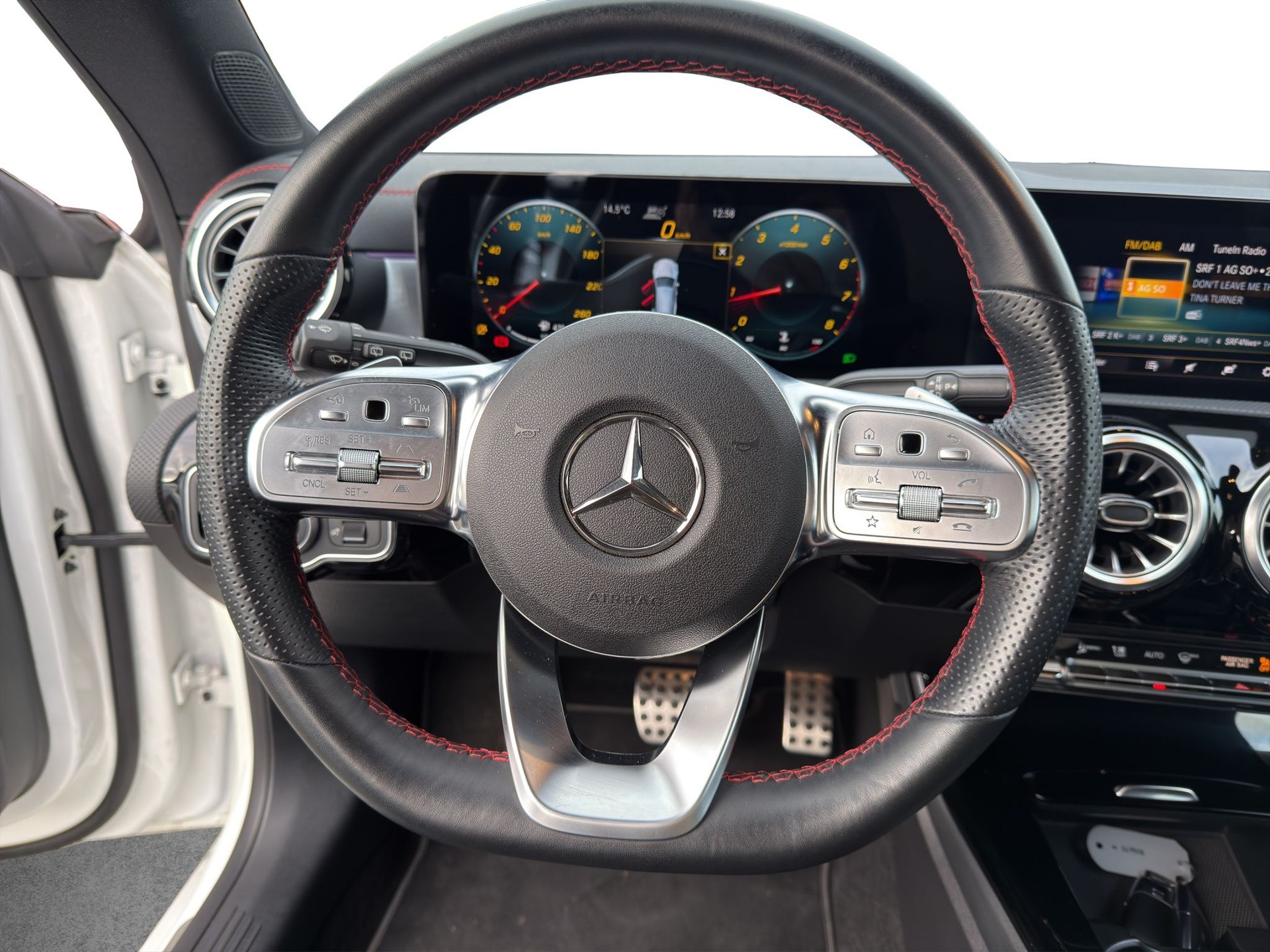 MERCEDES-BENZ CLA Shooting Brake 250 4Matic 7G-DCT AMG Line-image-10