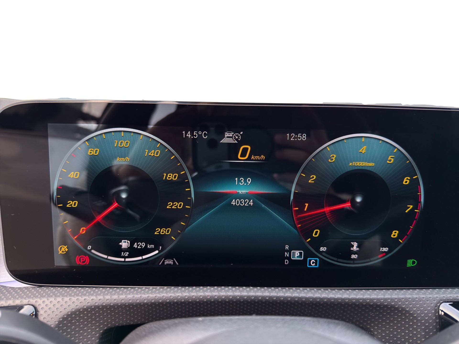 MERCEDES-BENZ CLA Shooting Brake 250 4Matic 7G-DCT AMG Line-image-11