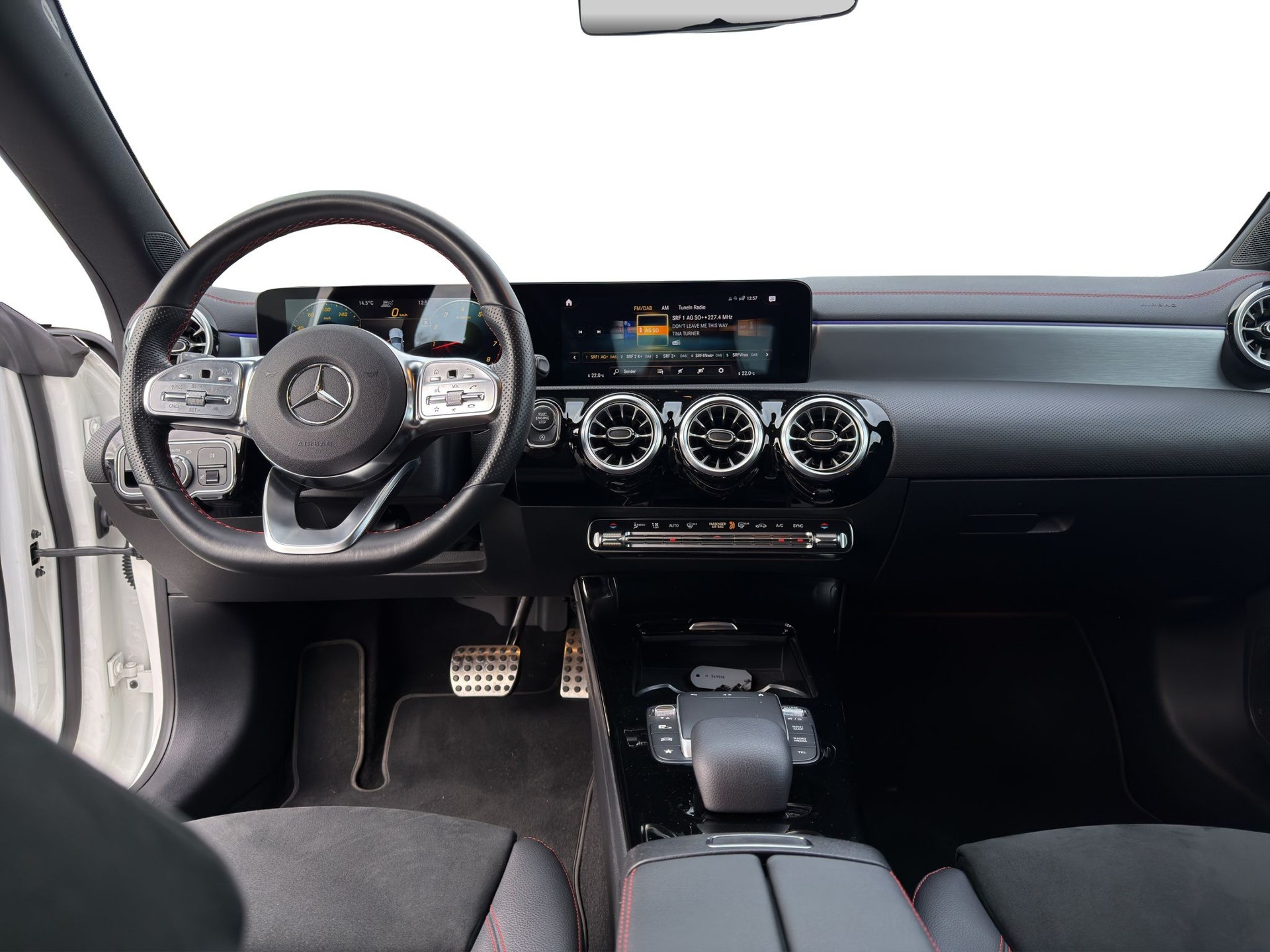 MERCEDES-BENZ CLA Shooting Brake 250 4Matic 7G-DCT AMG Line-image-9
