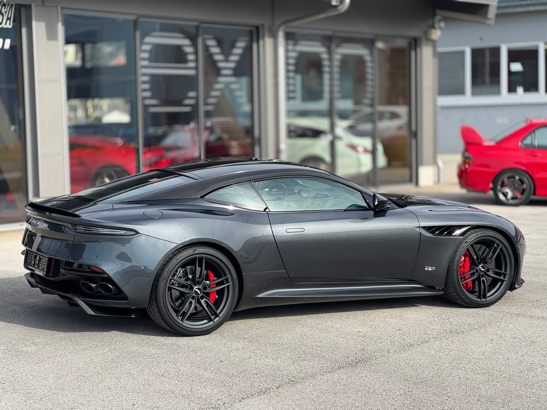 ASTON MARTIN DBS Coupé Superleggera-image-2