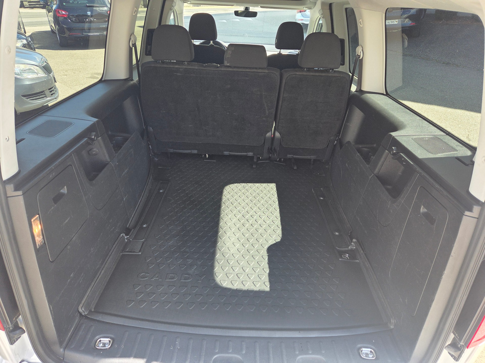 VW Caddy Maxi 2.0 TDI Comfortline DSG-image-6