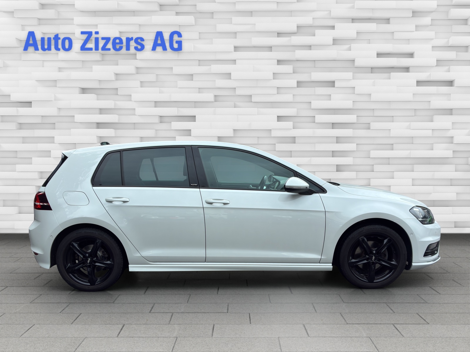 VW Golf 2.0 TDI Lounge R-Line 4Motion-image-6