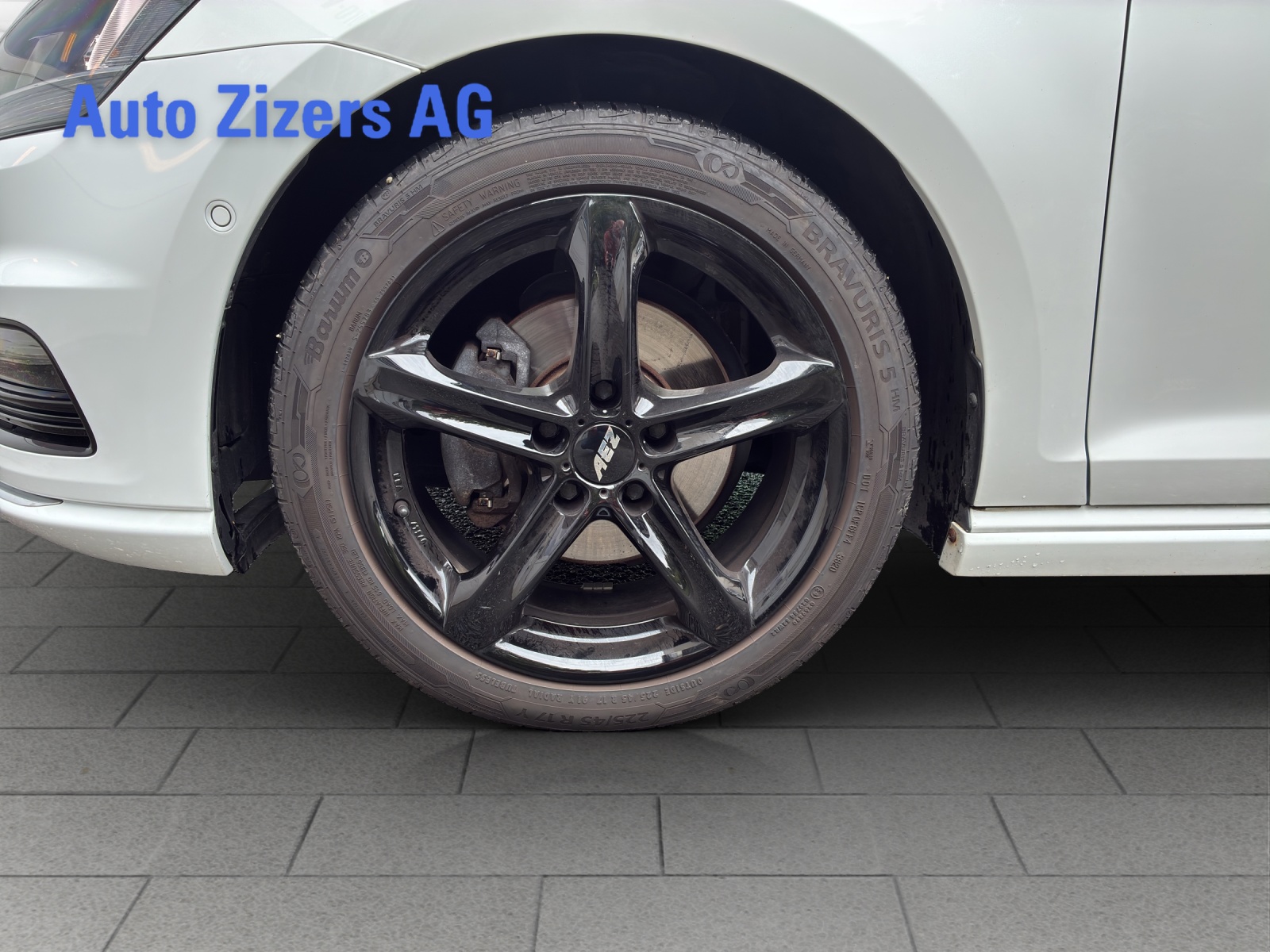 VW Golf 2.0 TDI Lounge R-Line 4Motion-image-15