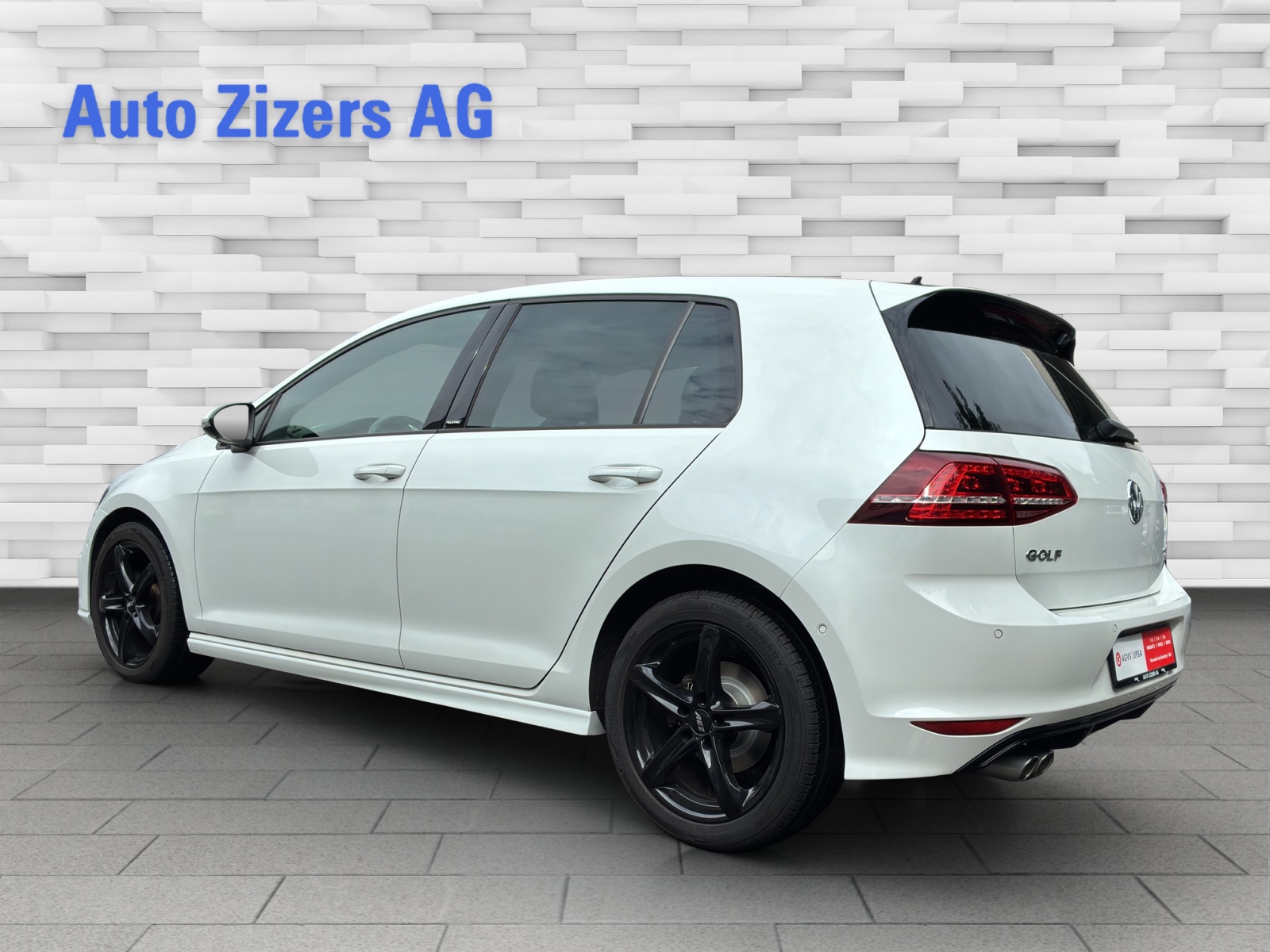 VW Golf 2.0 TDI Lounge R-Line 4Motion-image-3