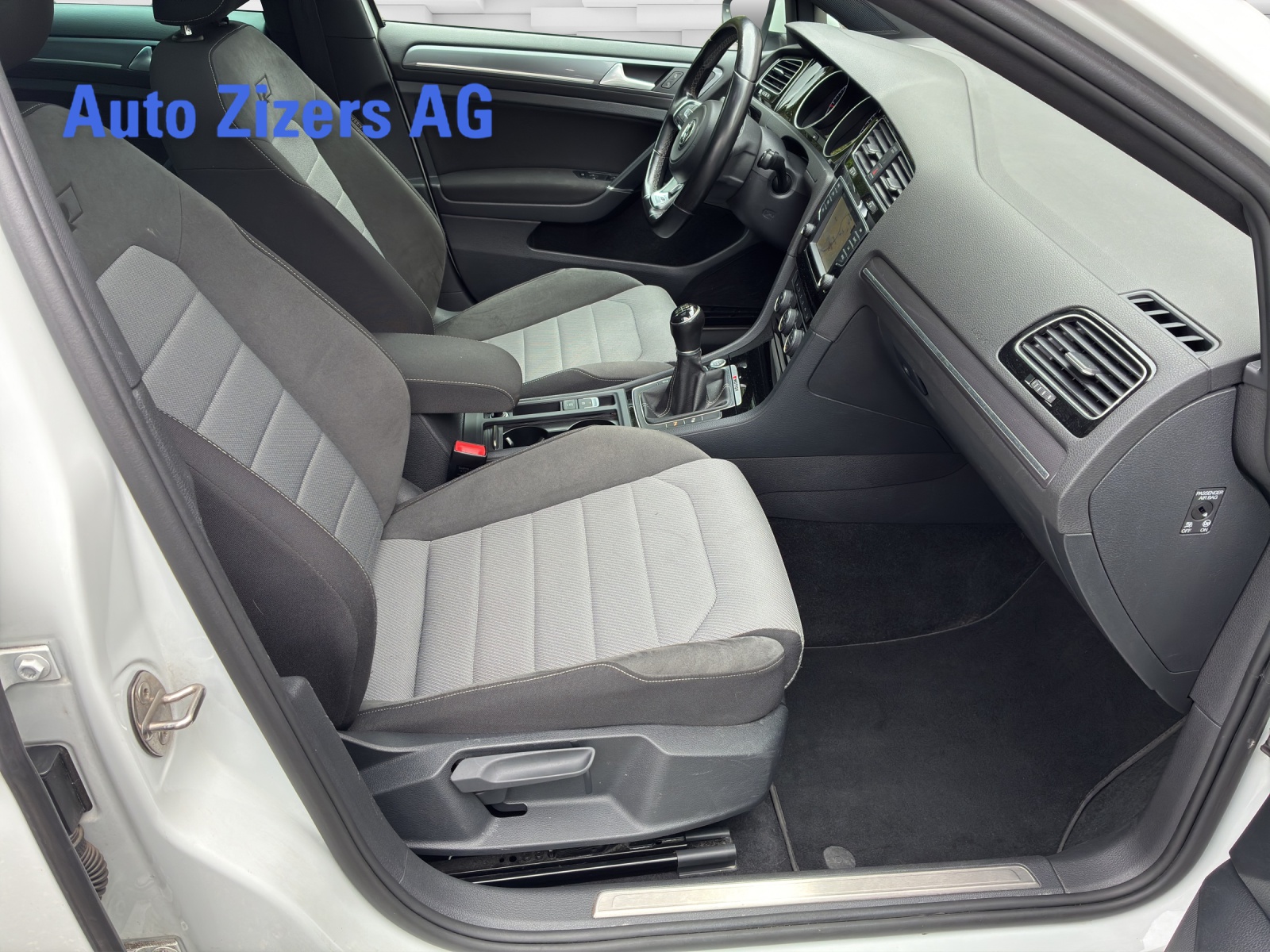 VW Golf 2.0 TDI Lounge R-Line 4Motion-image-10
