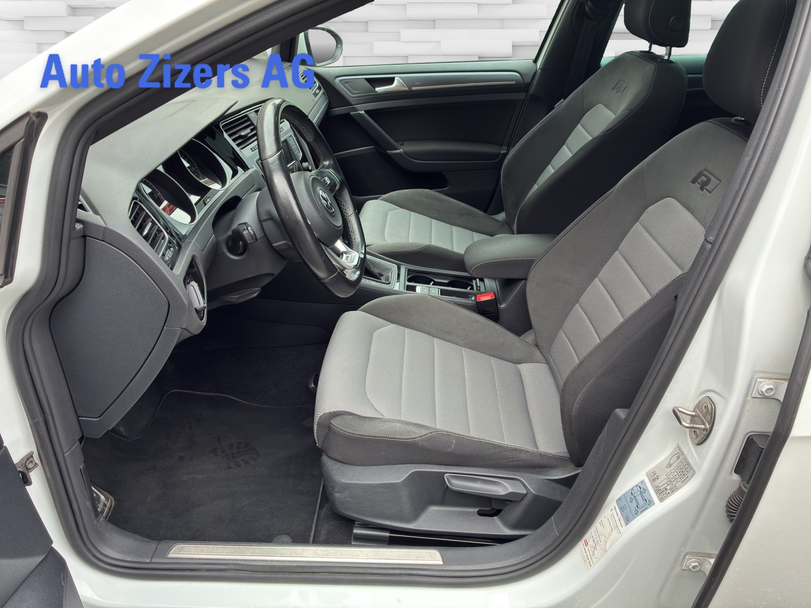VW Golf 2.0 TDI Lounge R-Line 4Motion-image-9