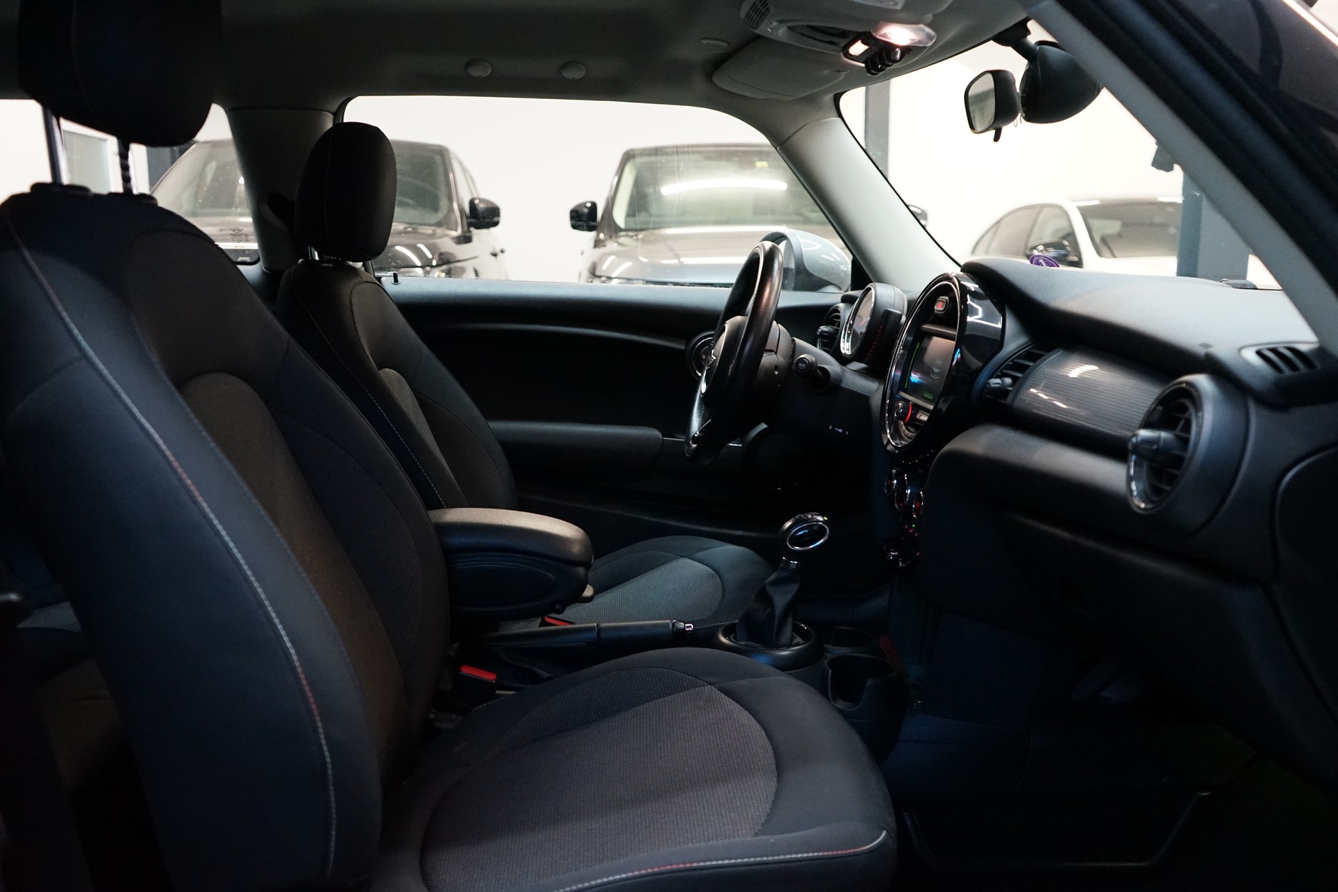 MINI Cooper Steptronic-image-5