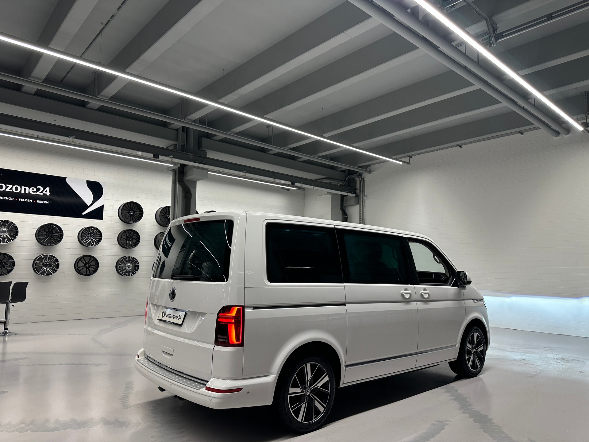 VW T6.1 Multivan 2.0 TDI 199 Highline DSG 4m *CH-Auto*Frisch MFK l Lückenlose Servicehistorie bei VW*-showroom-element-2