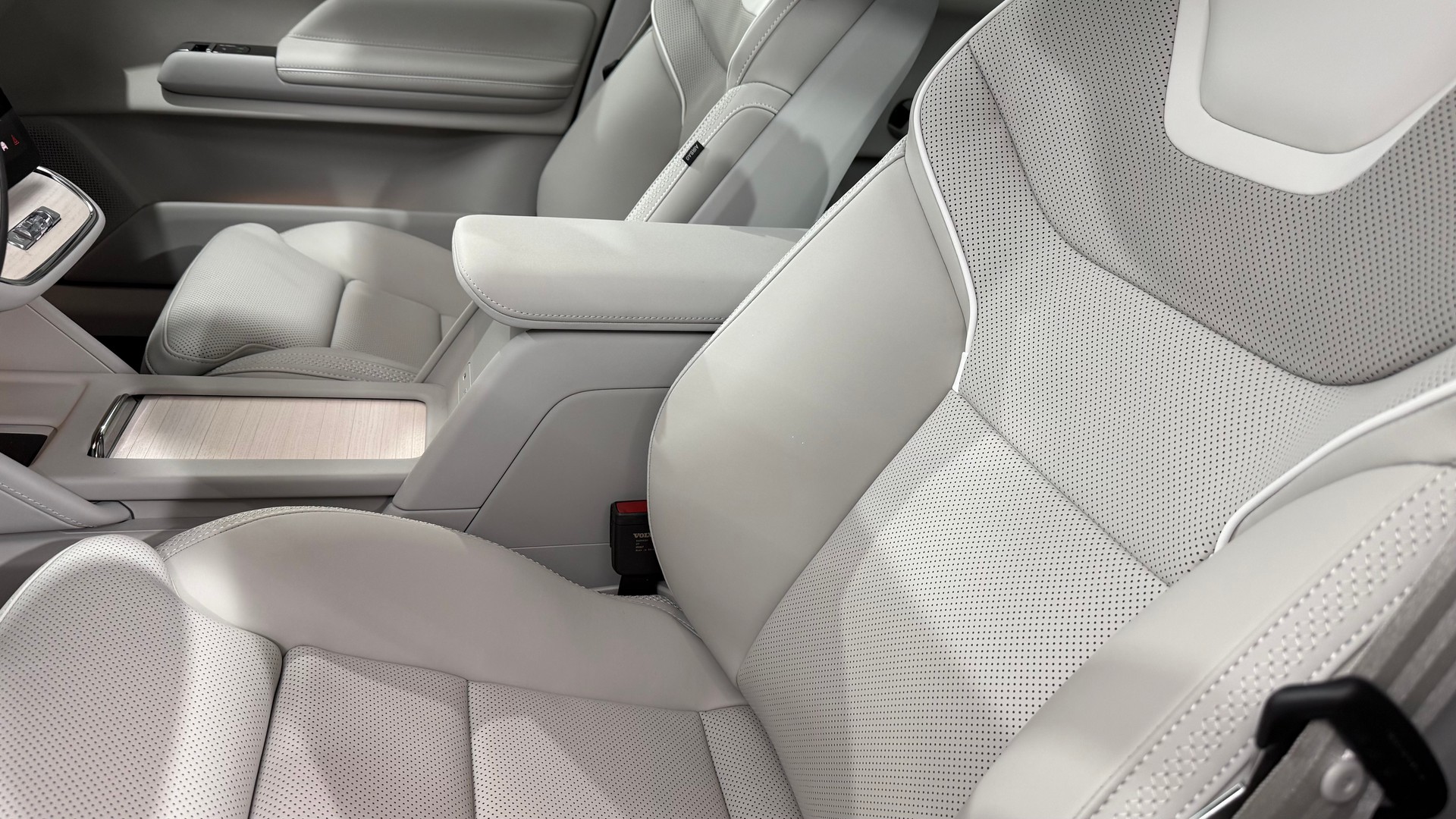 VOLVO ES90 Ultra-image-11
