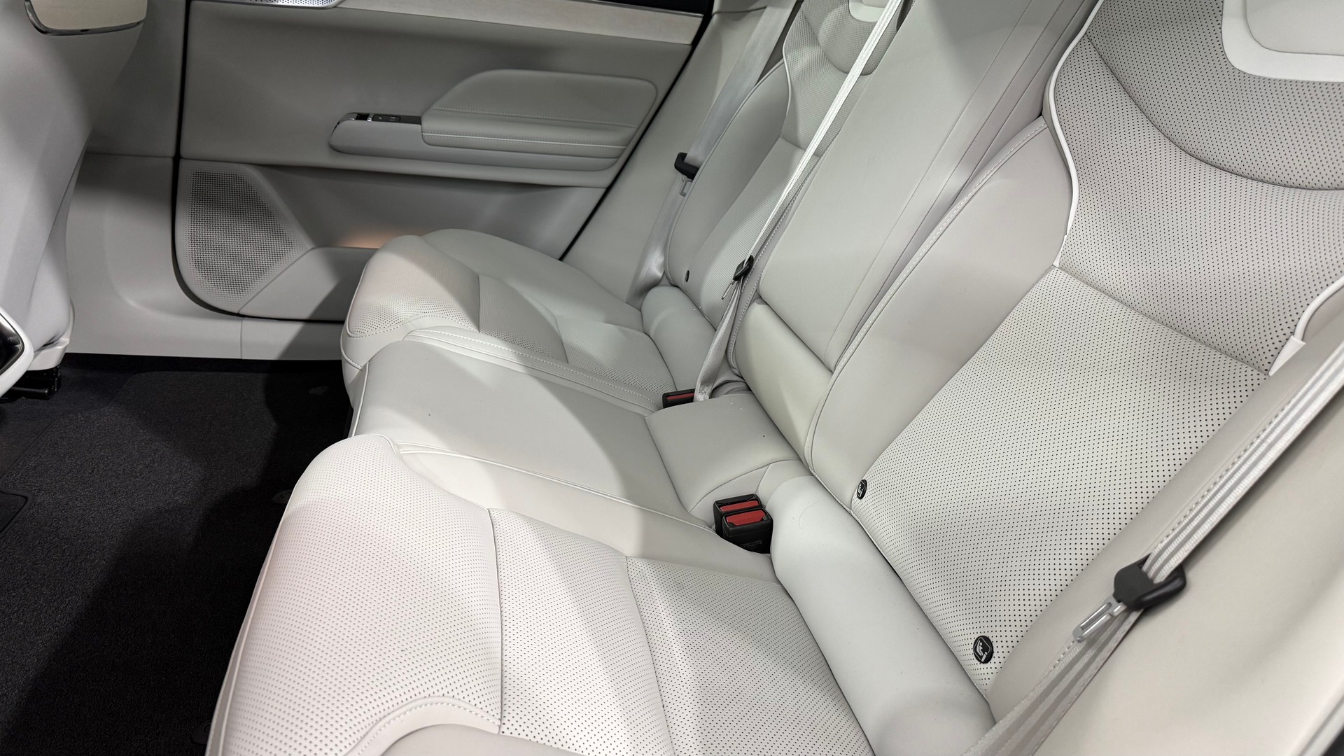 VOLVO ES90 Ultra-image-5