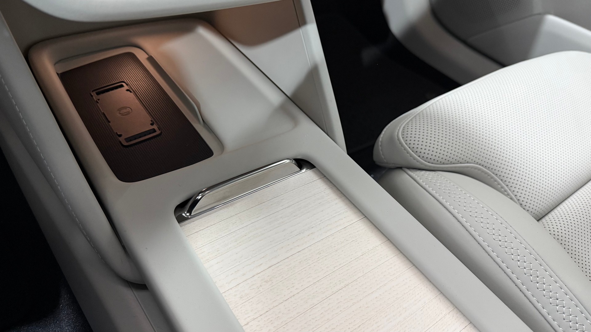 VOLVO ES90 Ultra-image-9