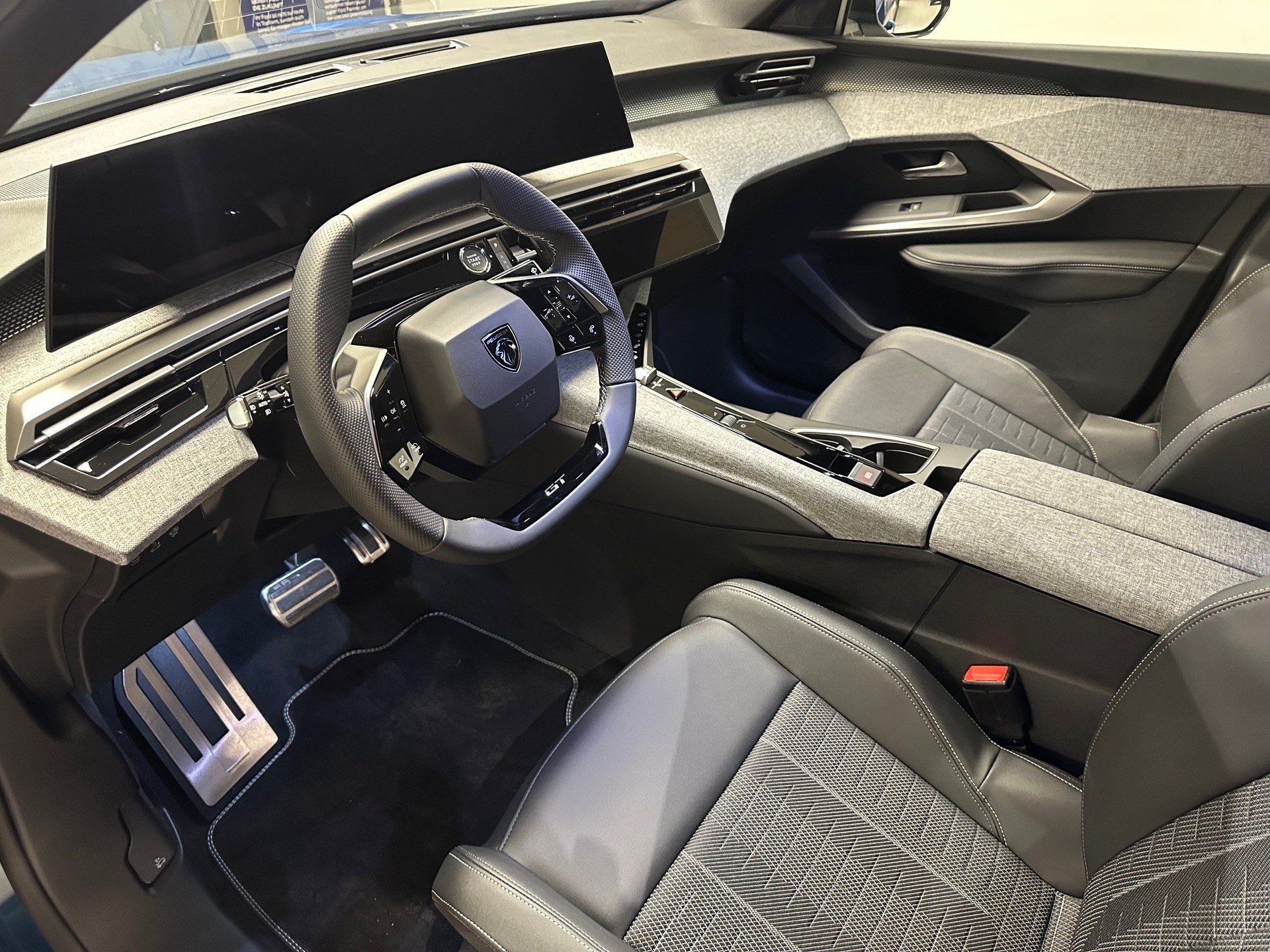 PEUGEOT 3008 1.2 Hybrid GT-image-9