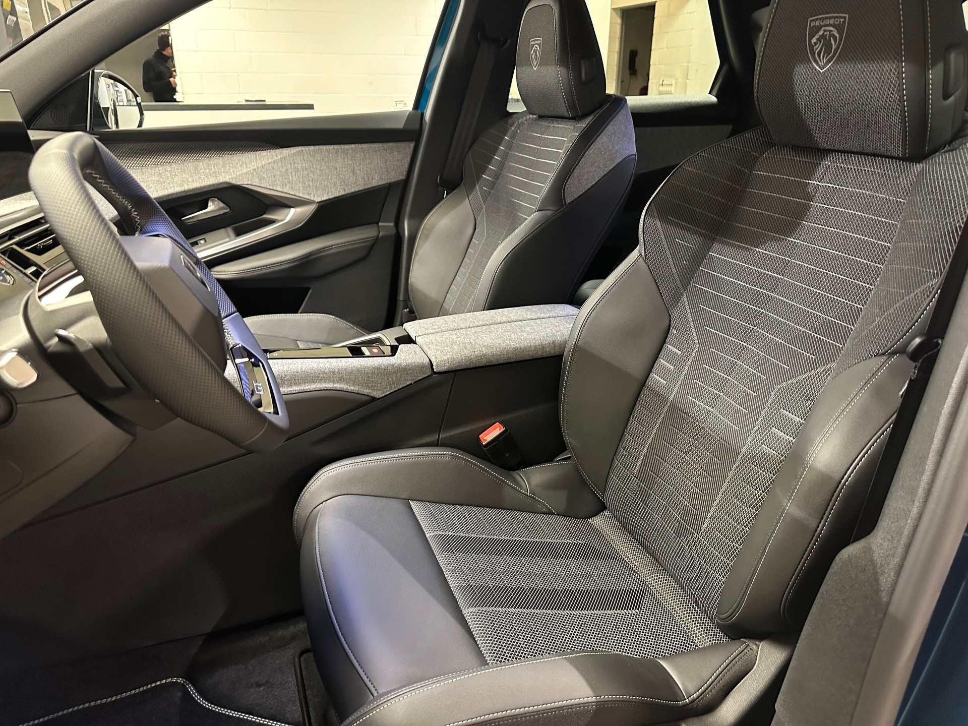 PEUGEOT 3008 1.2 Hybrid GT-image-8