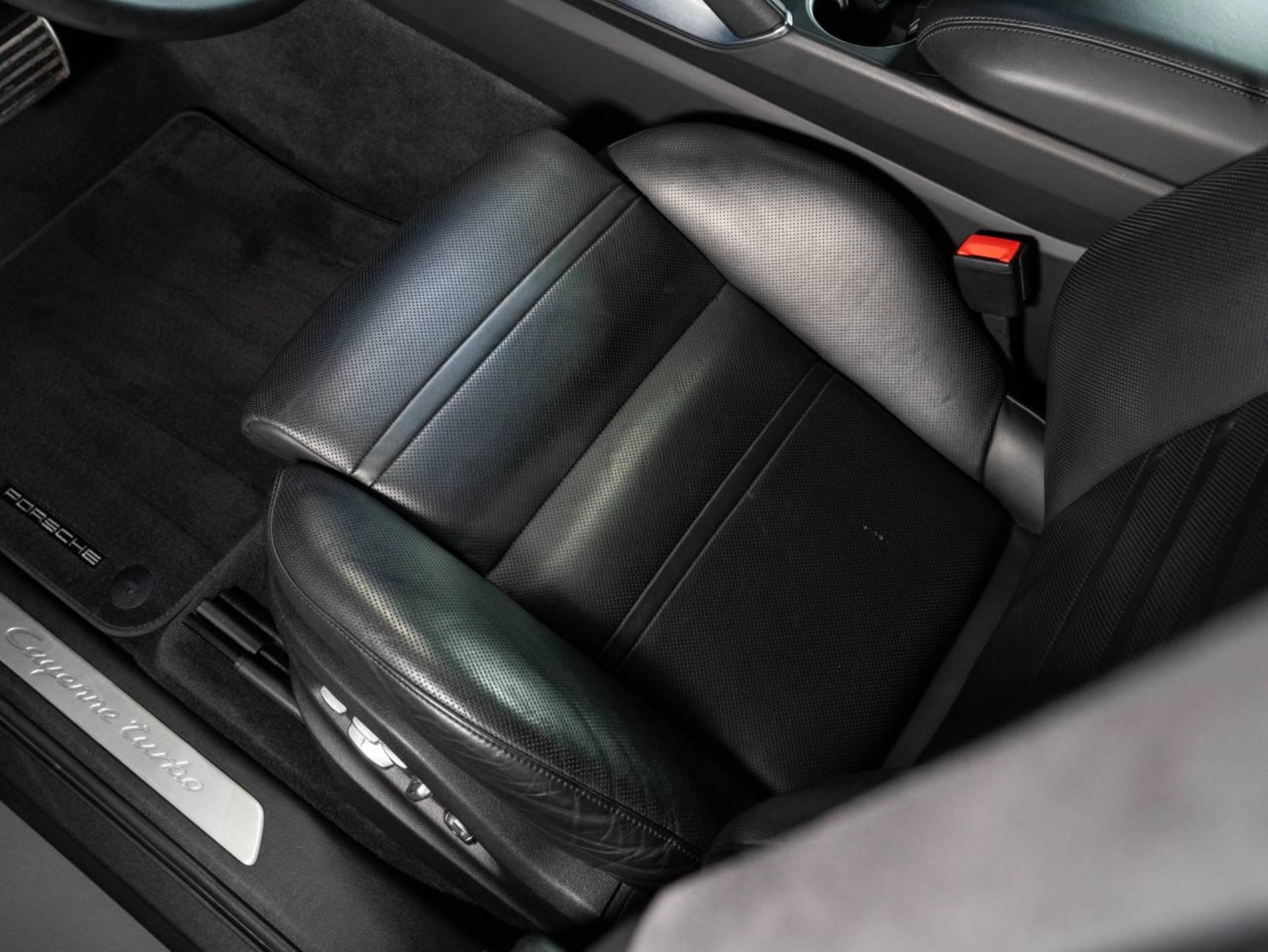 PORSCHE Cayenne Turbo Coupe-image-19