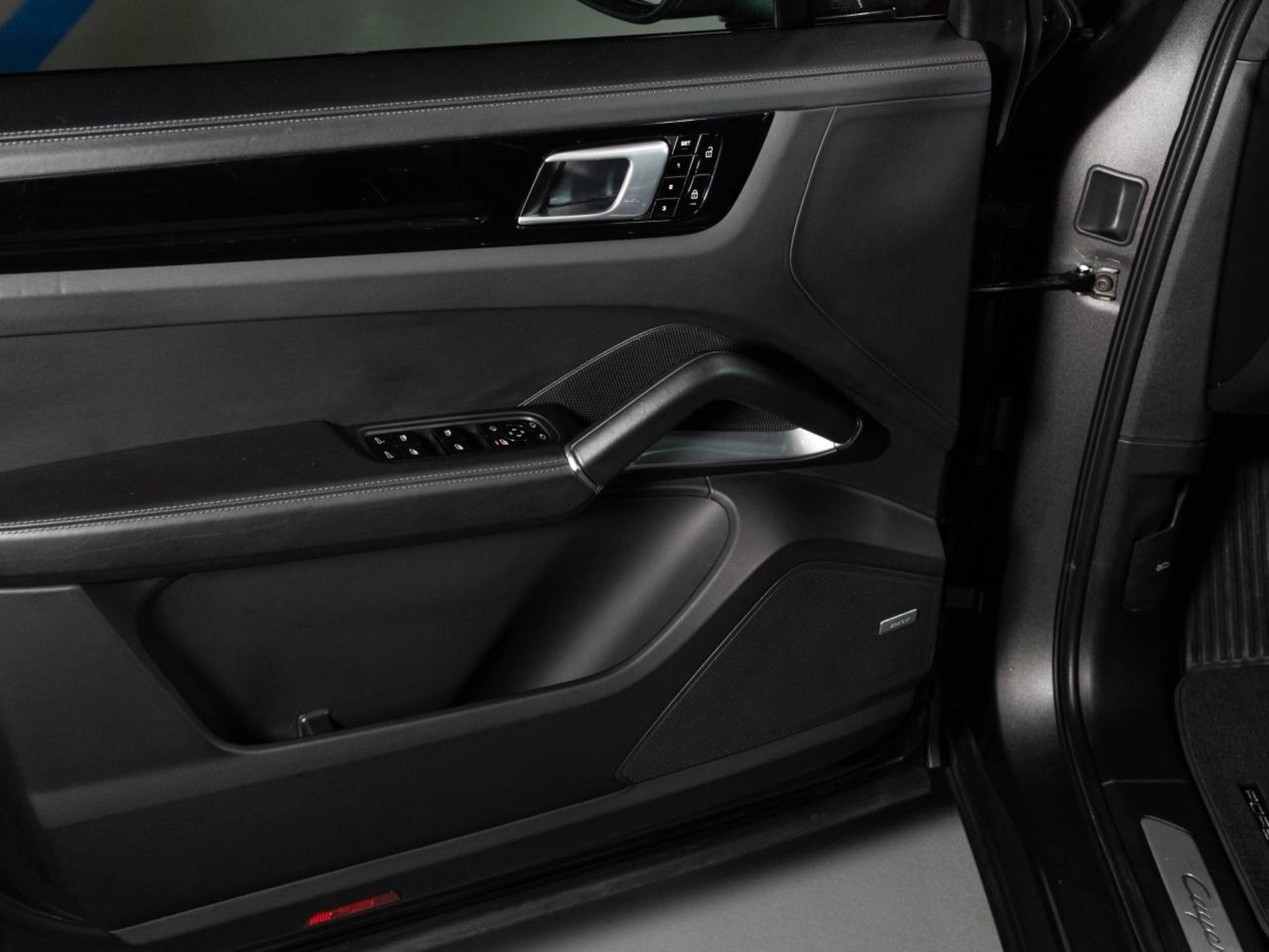 PORSCHE Cayenne Turbo Coupe-image-15