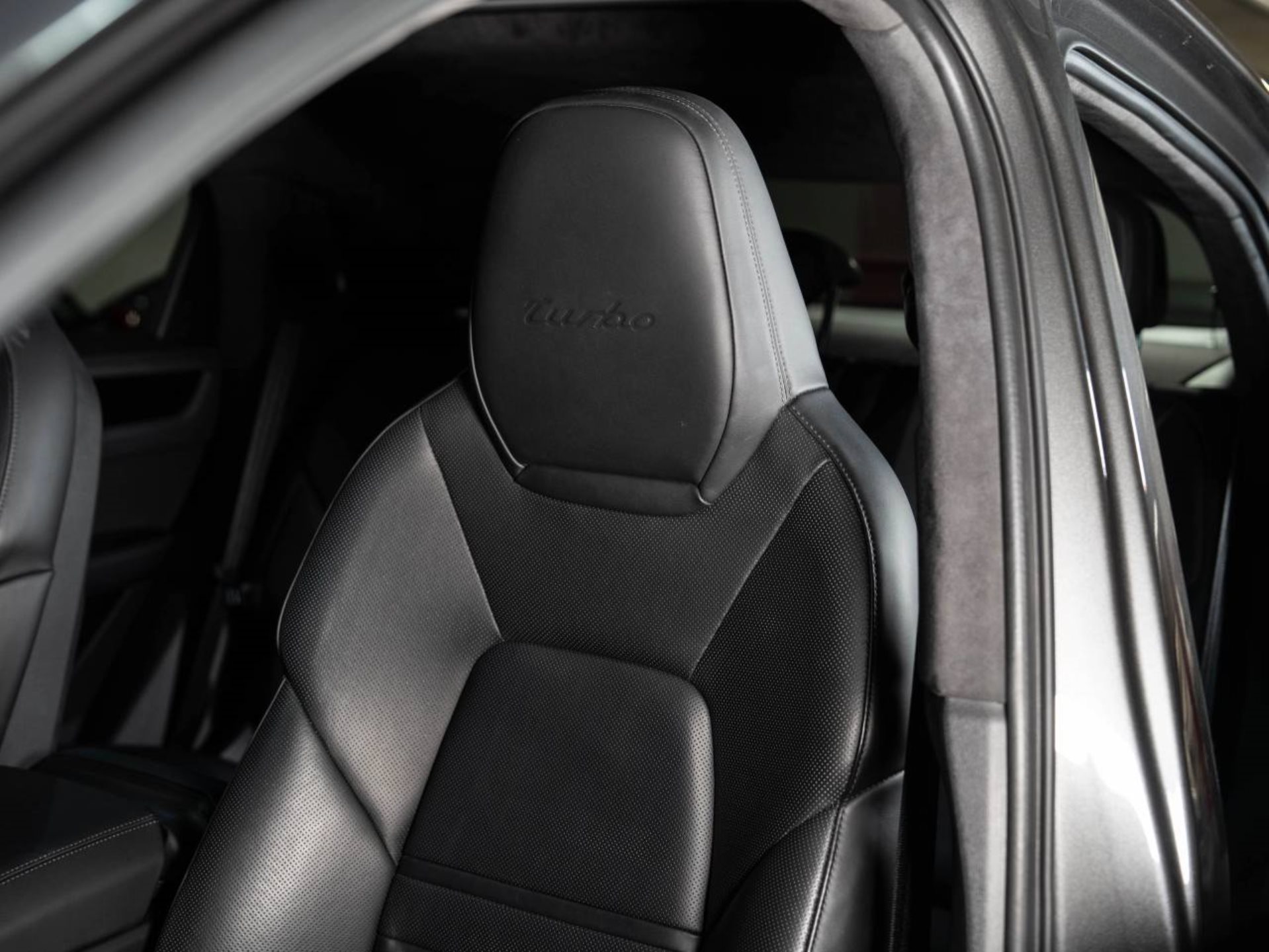 PORSCHE Cayenne Turbo Coupe-image-4