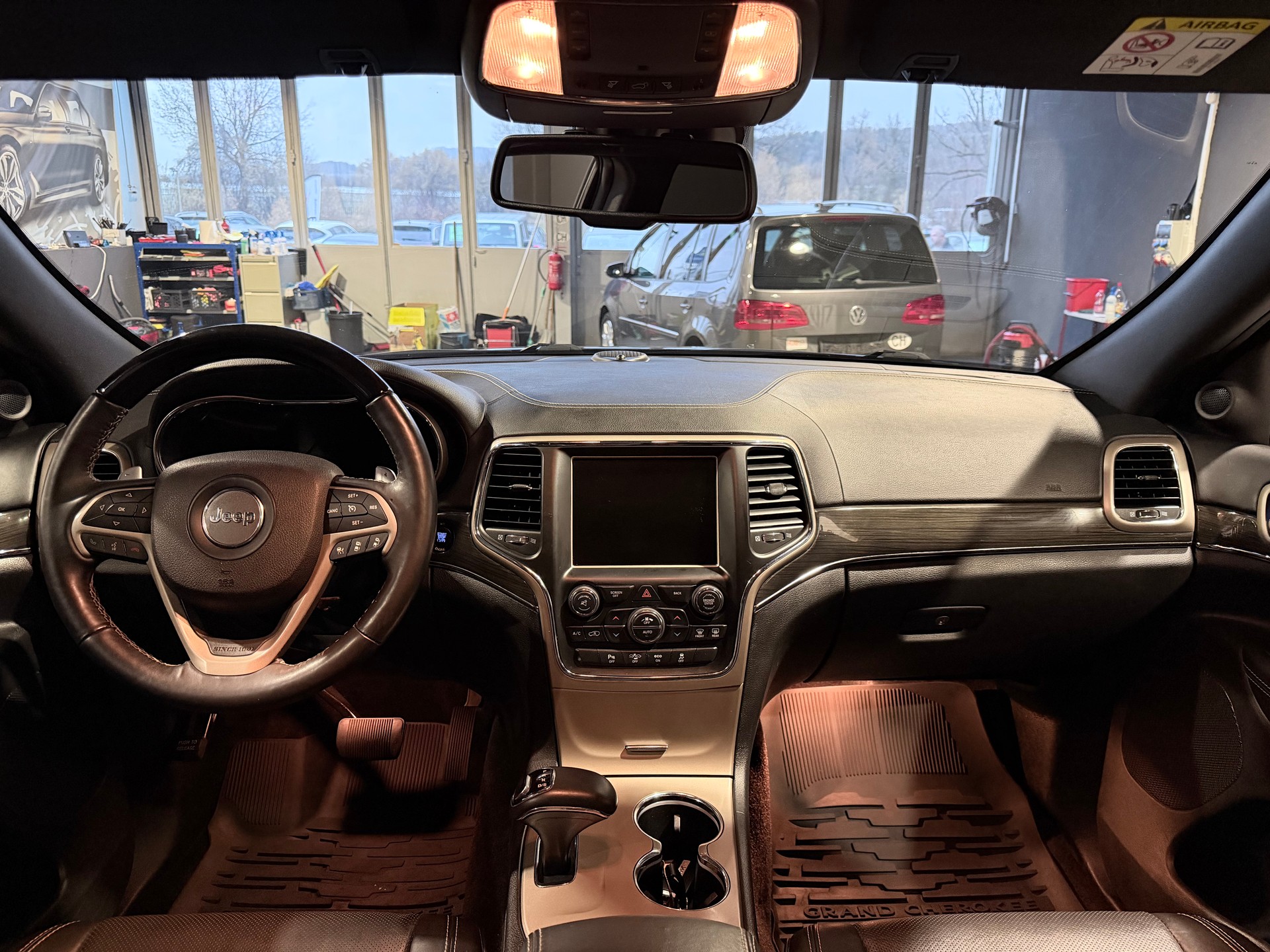 JEEP Grand Cherokee 3.0 CRD Overland Automatic-image-8
