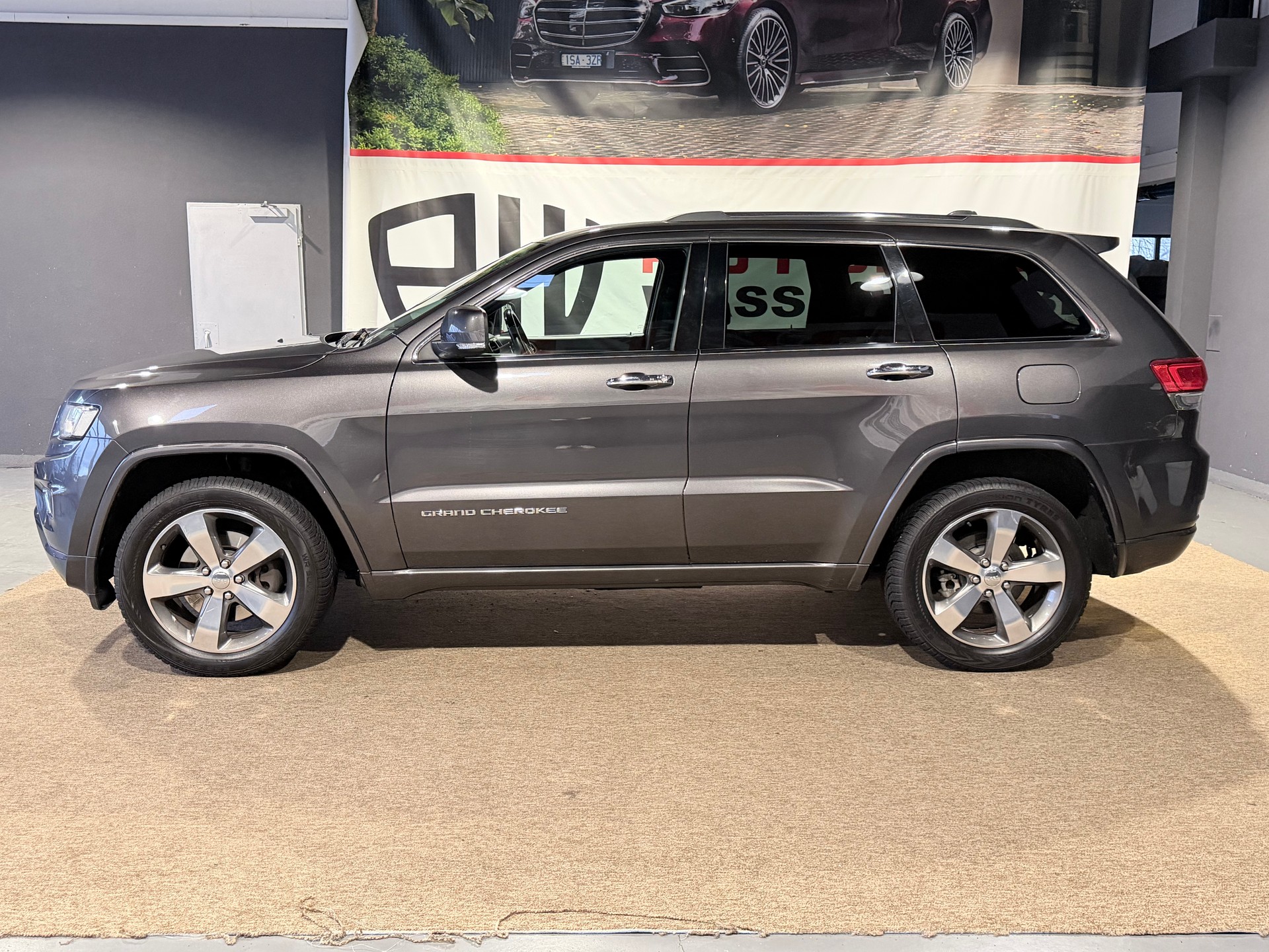 JEEP Grand Cherokee 3.0 CRD Overland Automatic-image-5